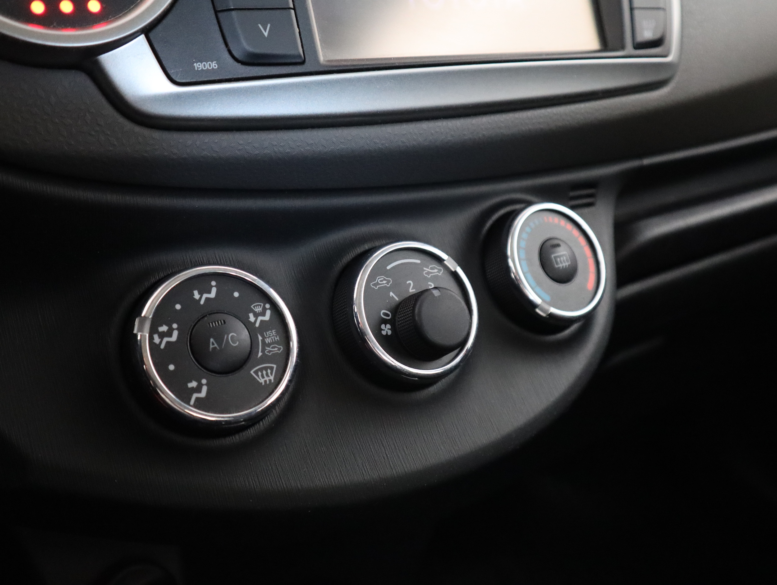 TOYOTA Yaris 2012