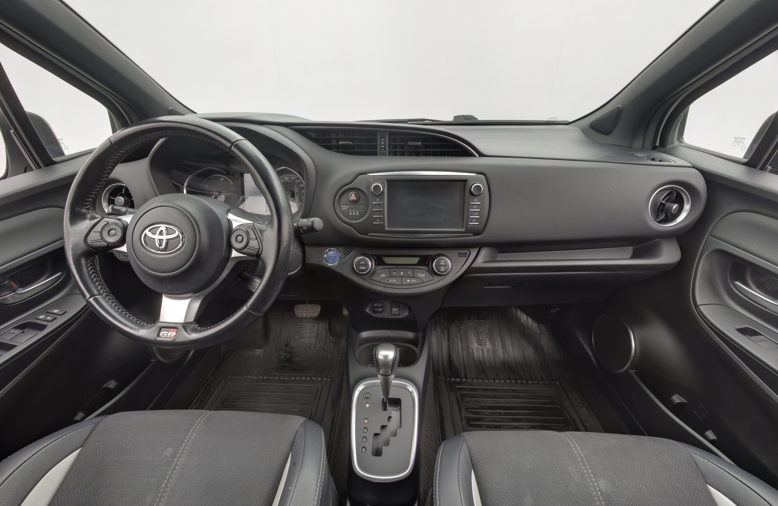 TOYOTA Yaris 2019