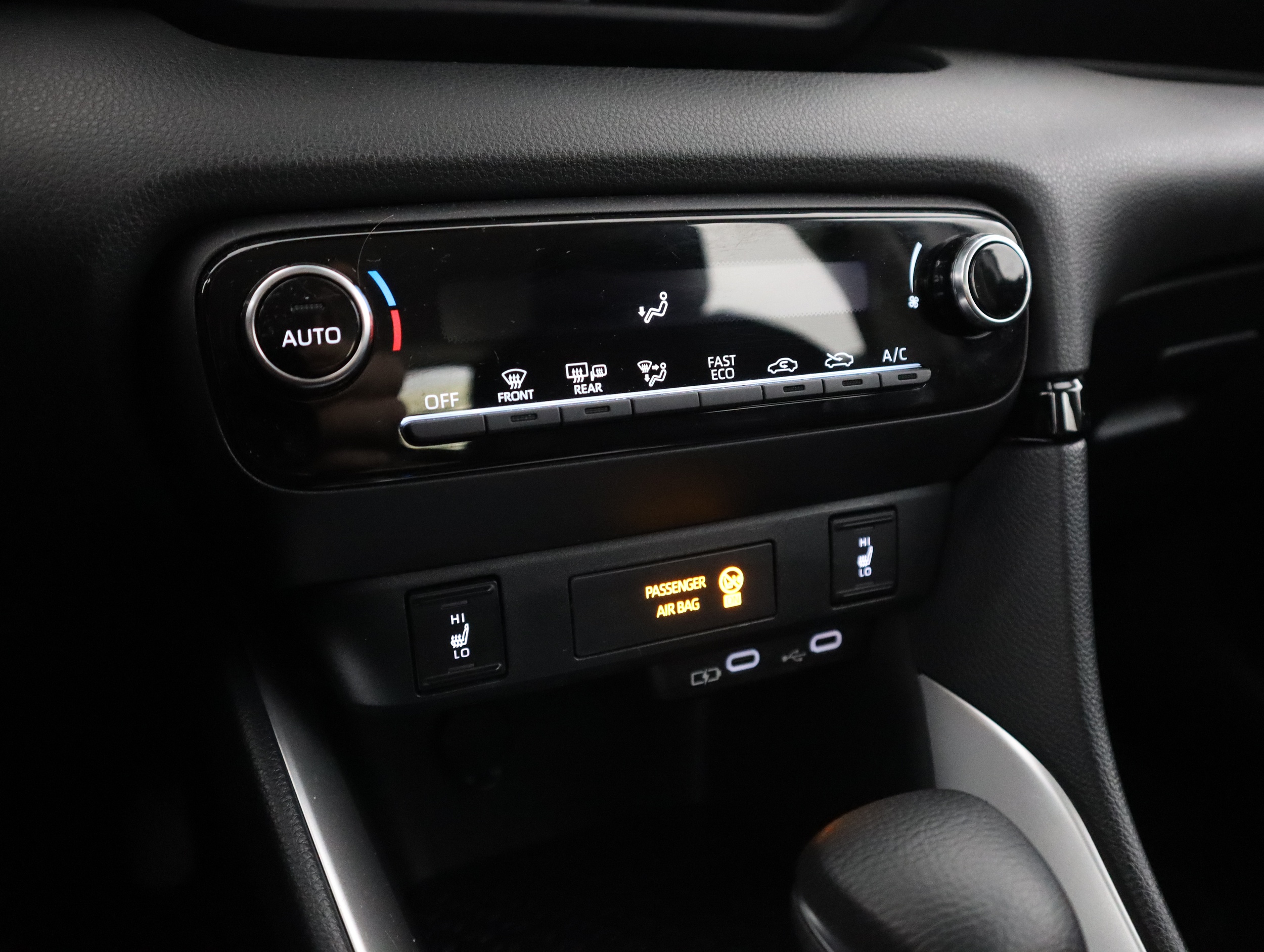 TOYOTA Yaris 2025