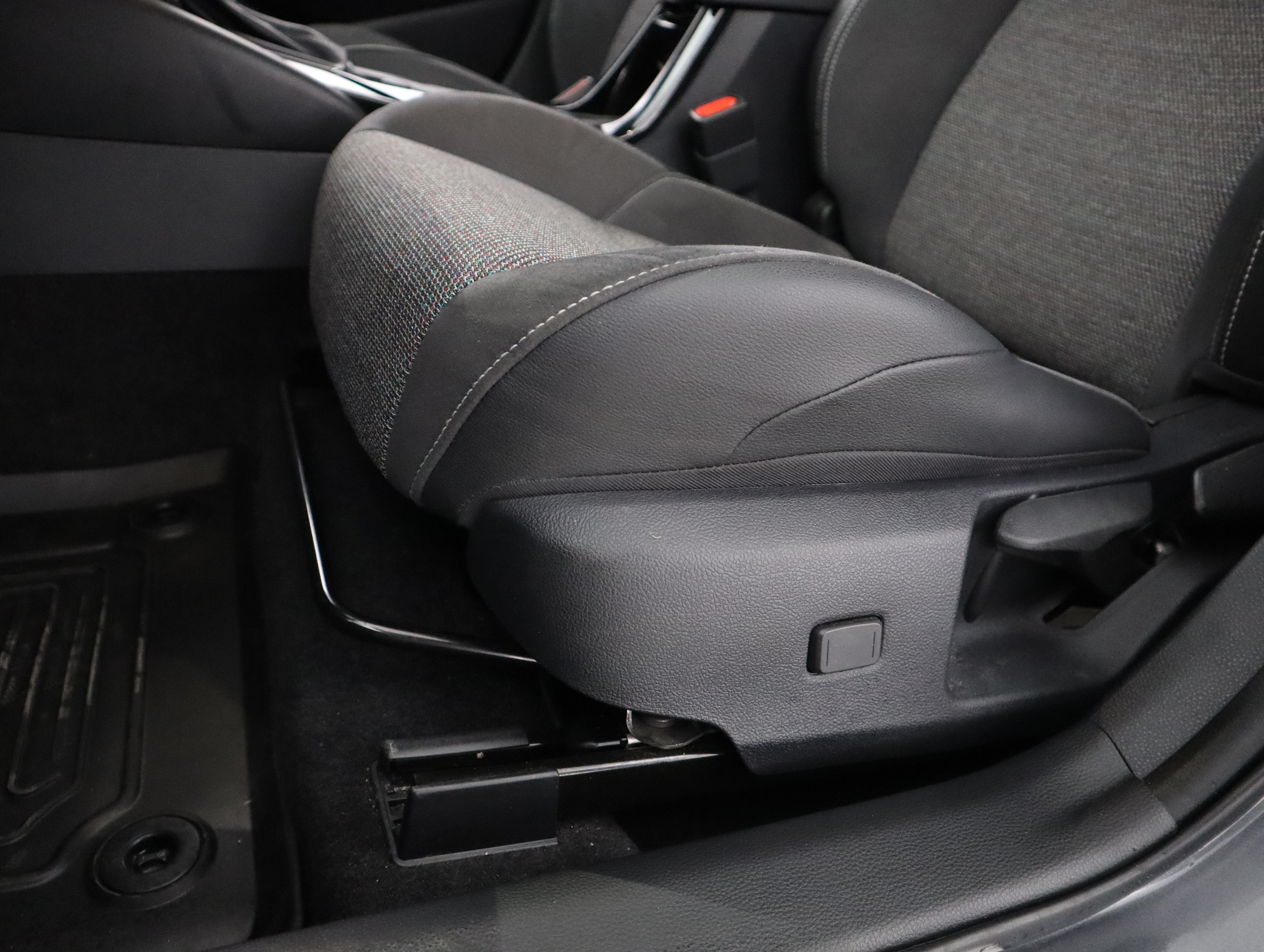 TOYOTA Corolla 2025