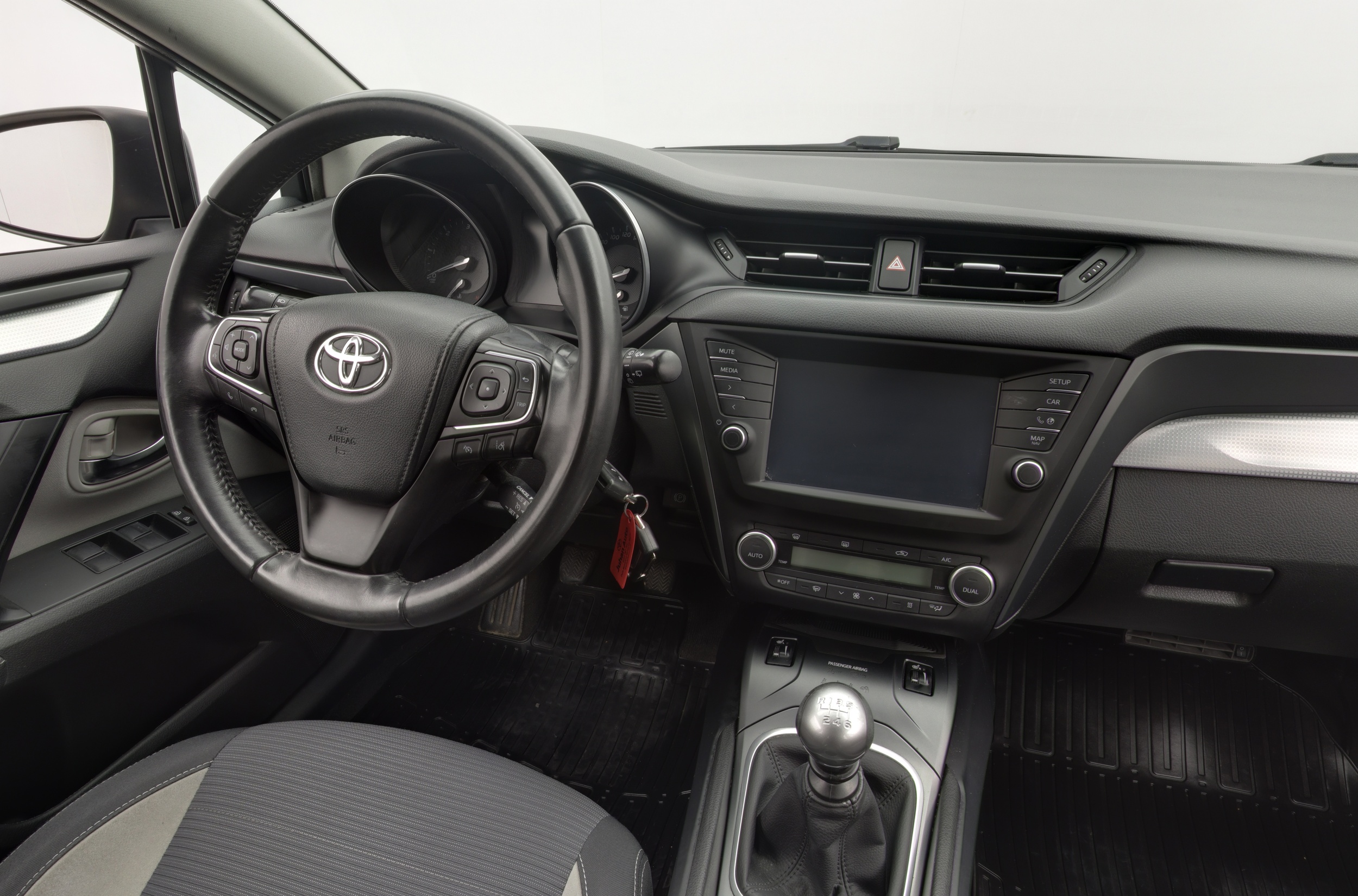TOYOTA Avensis 2016