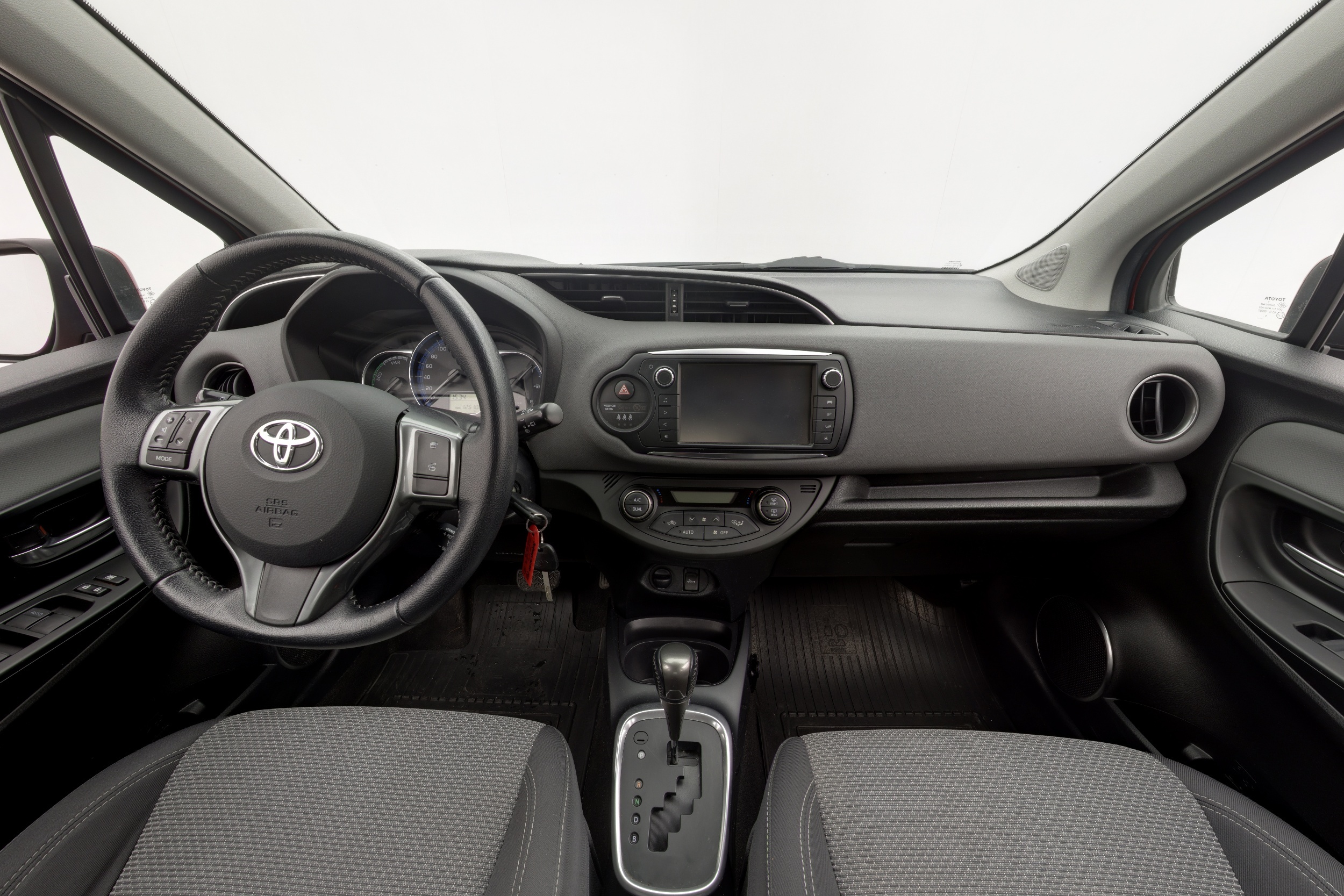 TOYOTA Yaris 2016