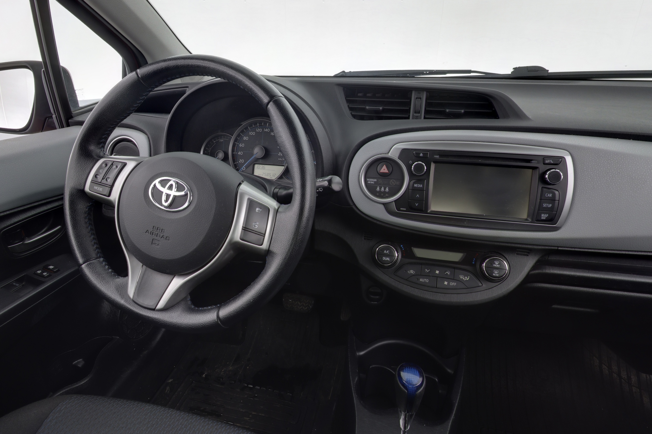 TOYOTA Yaris 2013