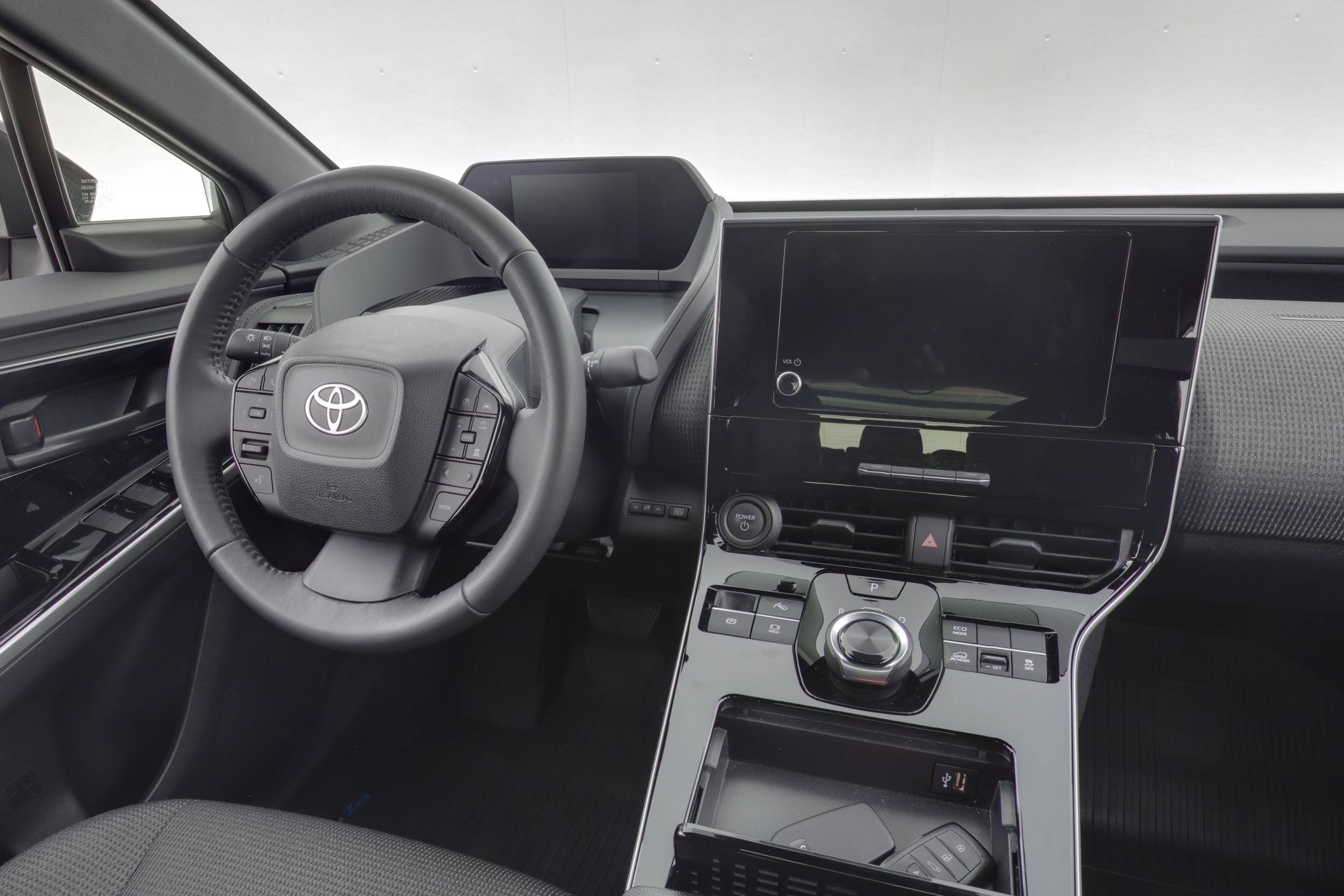 TOYOTA bZ4X 8