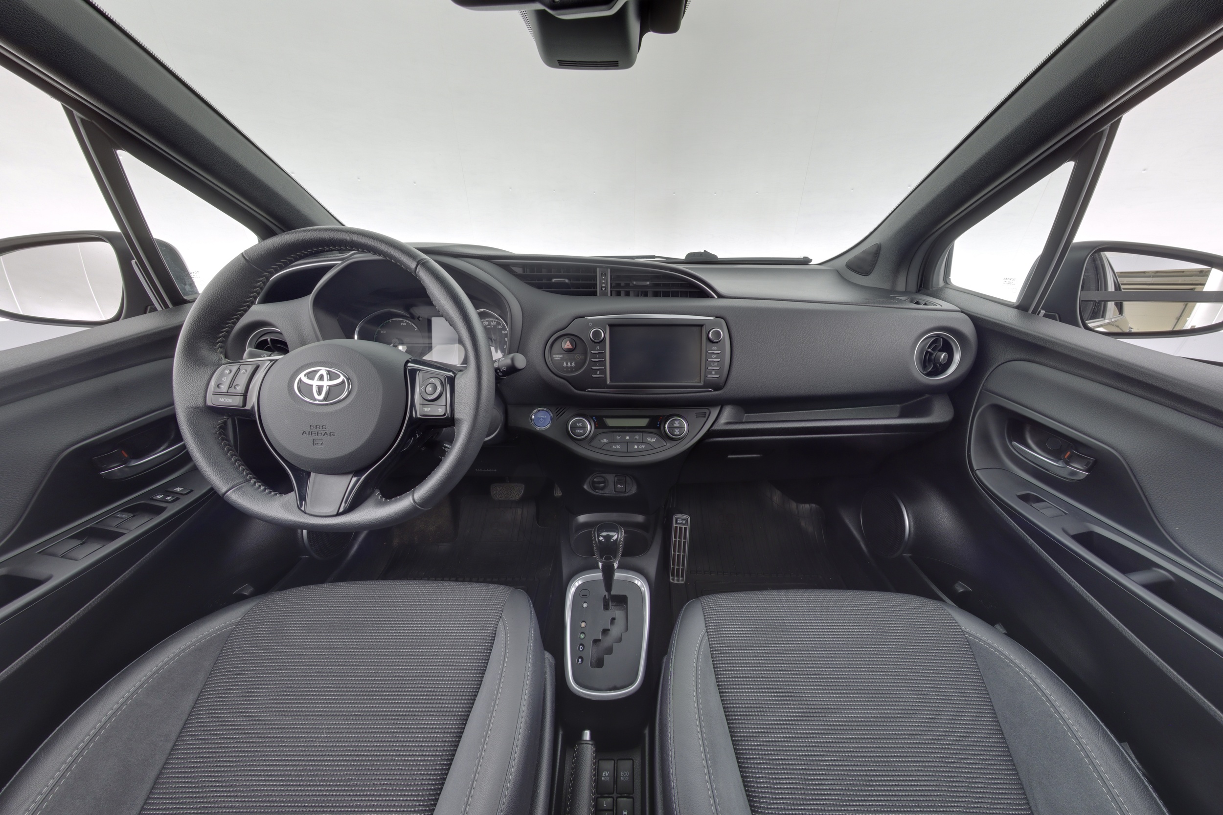 TOYOTA Yaris 7