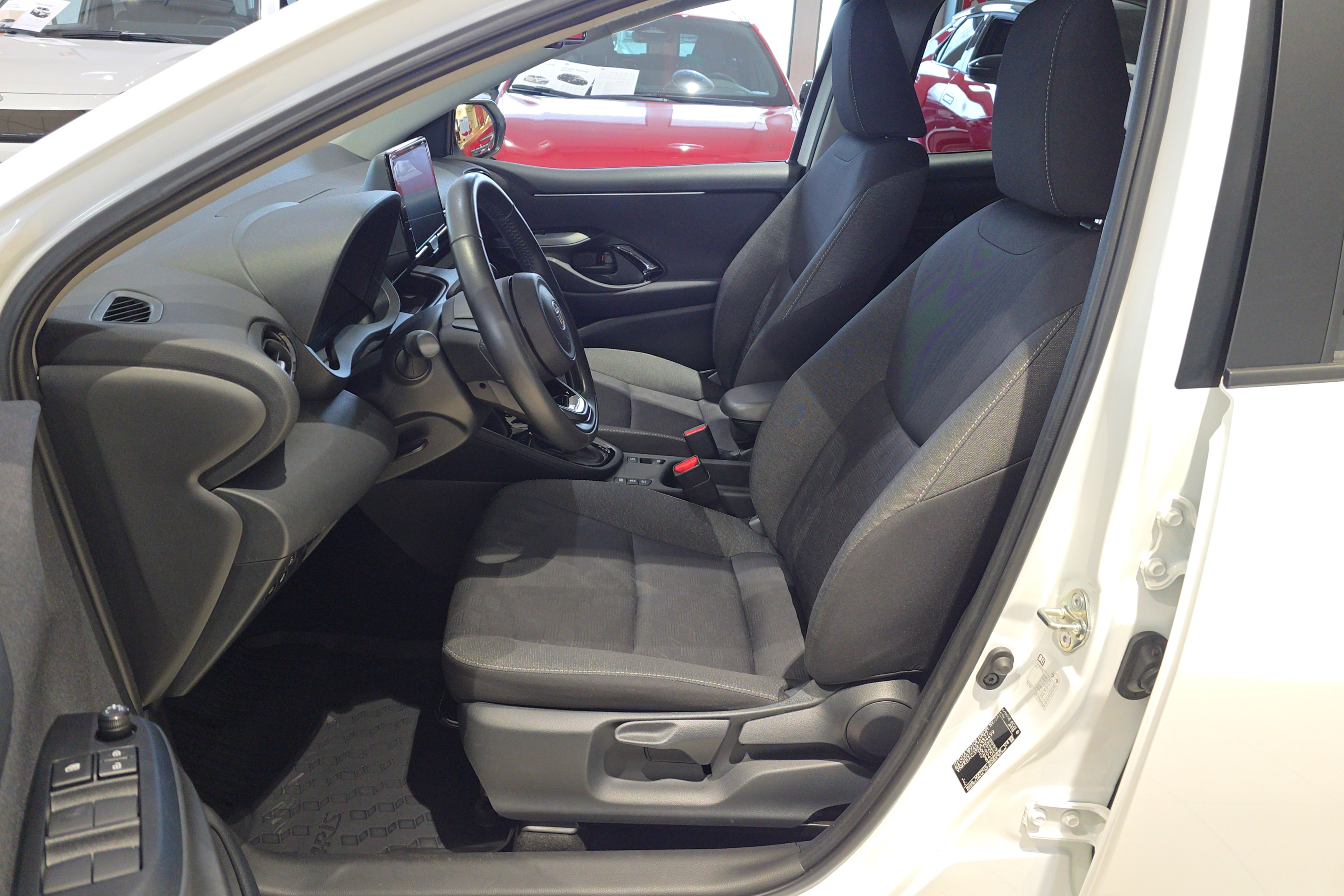 TOYOTA Yaris 2024