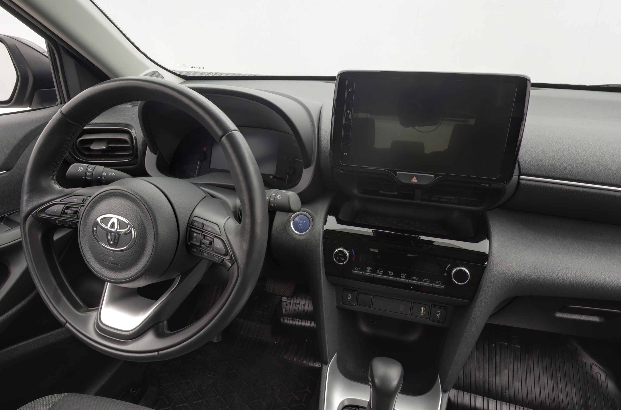 TOYOTA Yaris Cross 2023