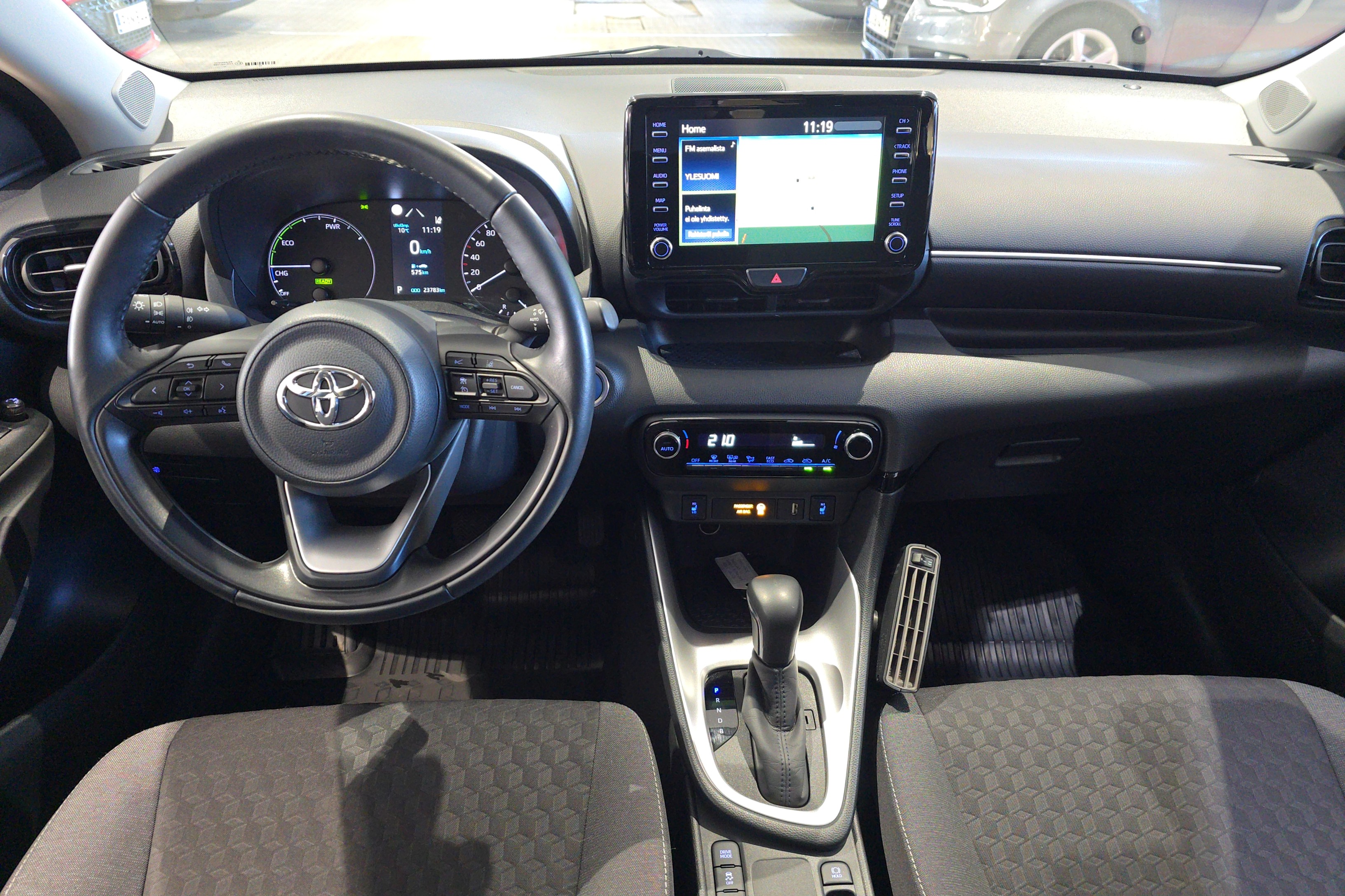 TOYOTA TOYOTA YARIS HYBRID 2023