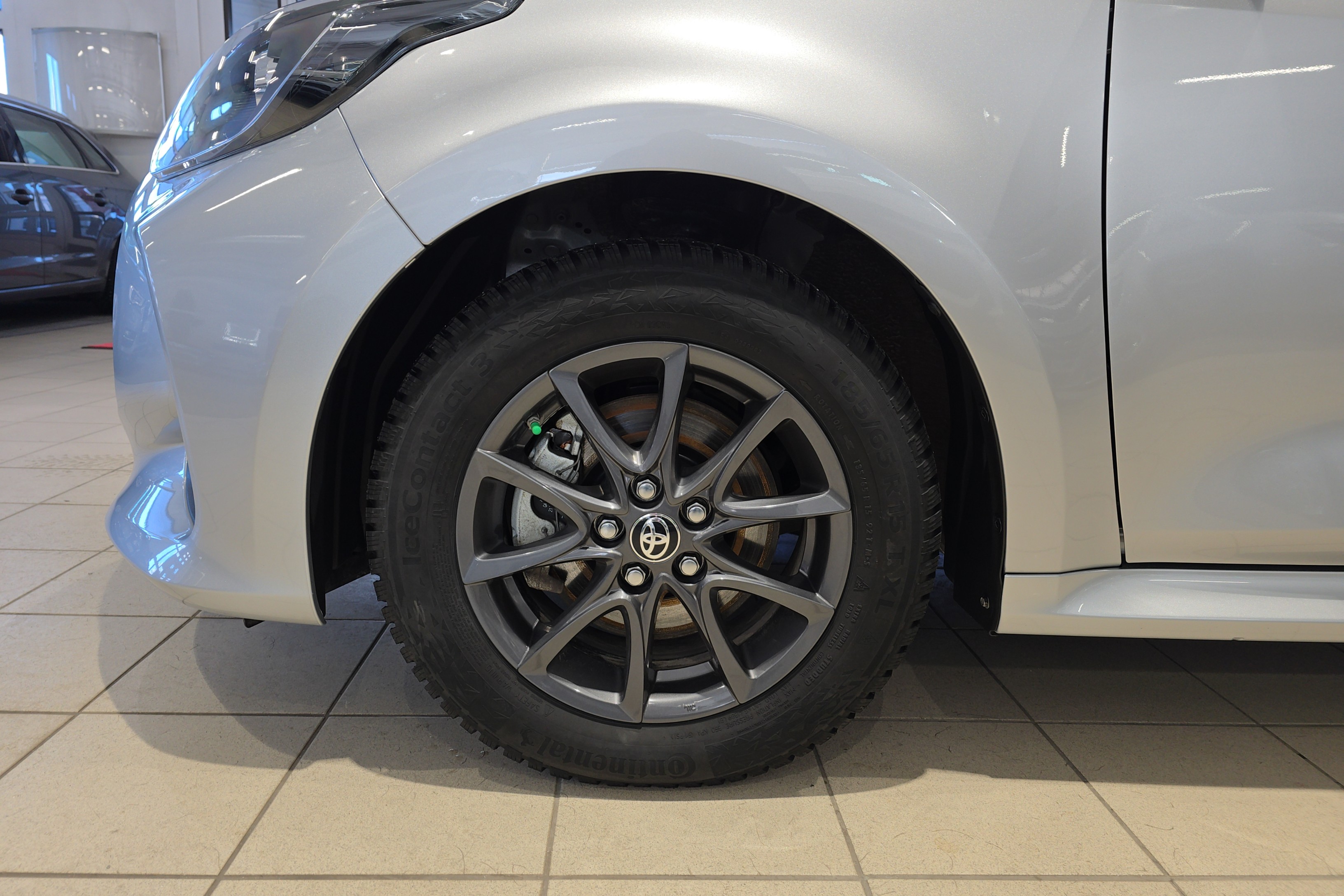 TOYOTA TOYOTA YARIS HYBRID 2023