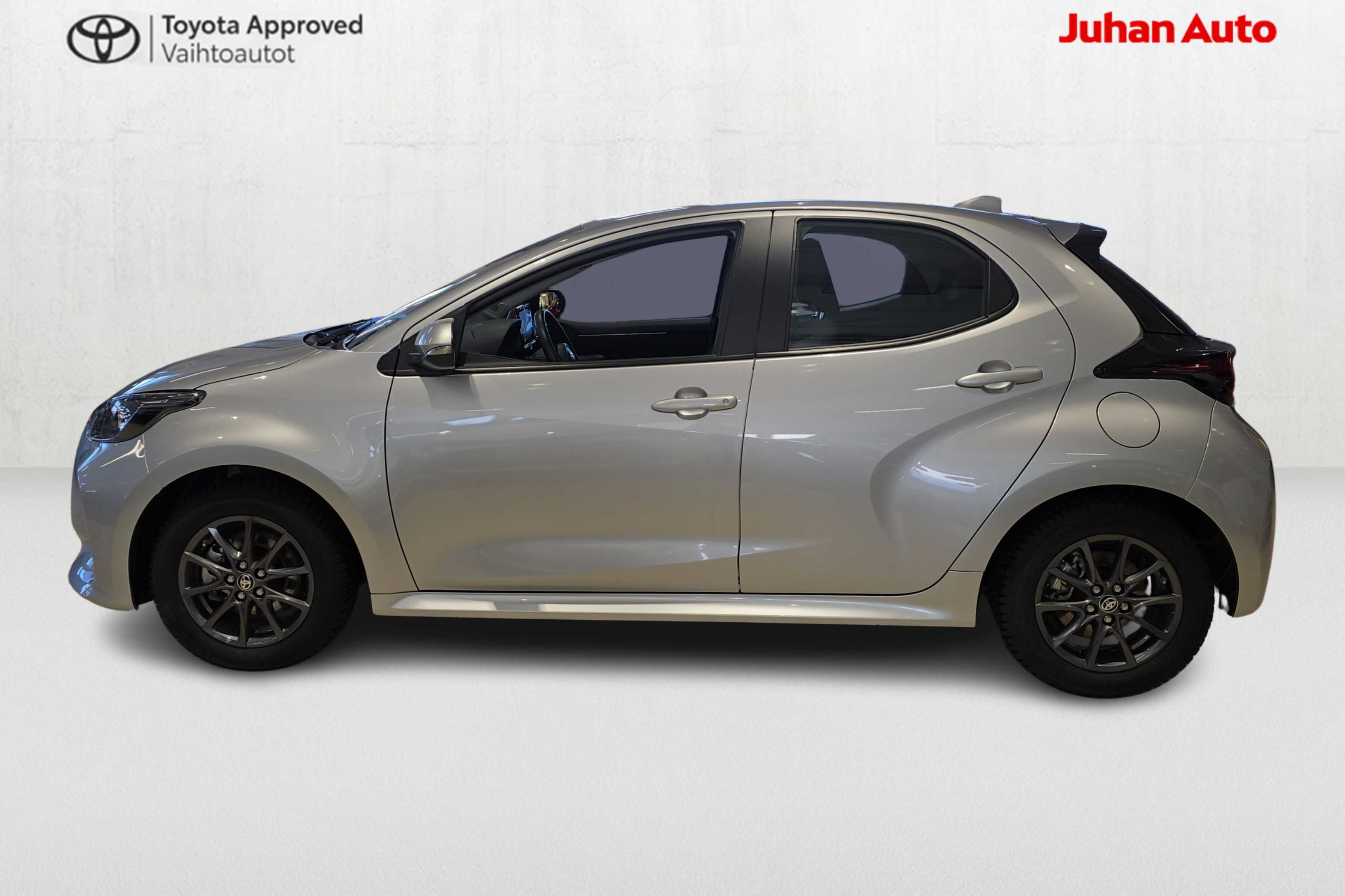 TOYOTA TOYOTA YARIS HYBRID 2023