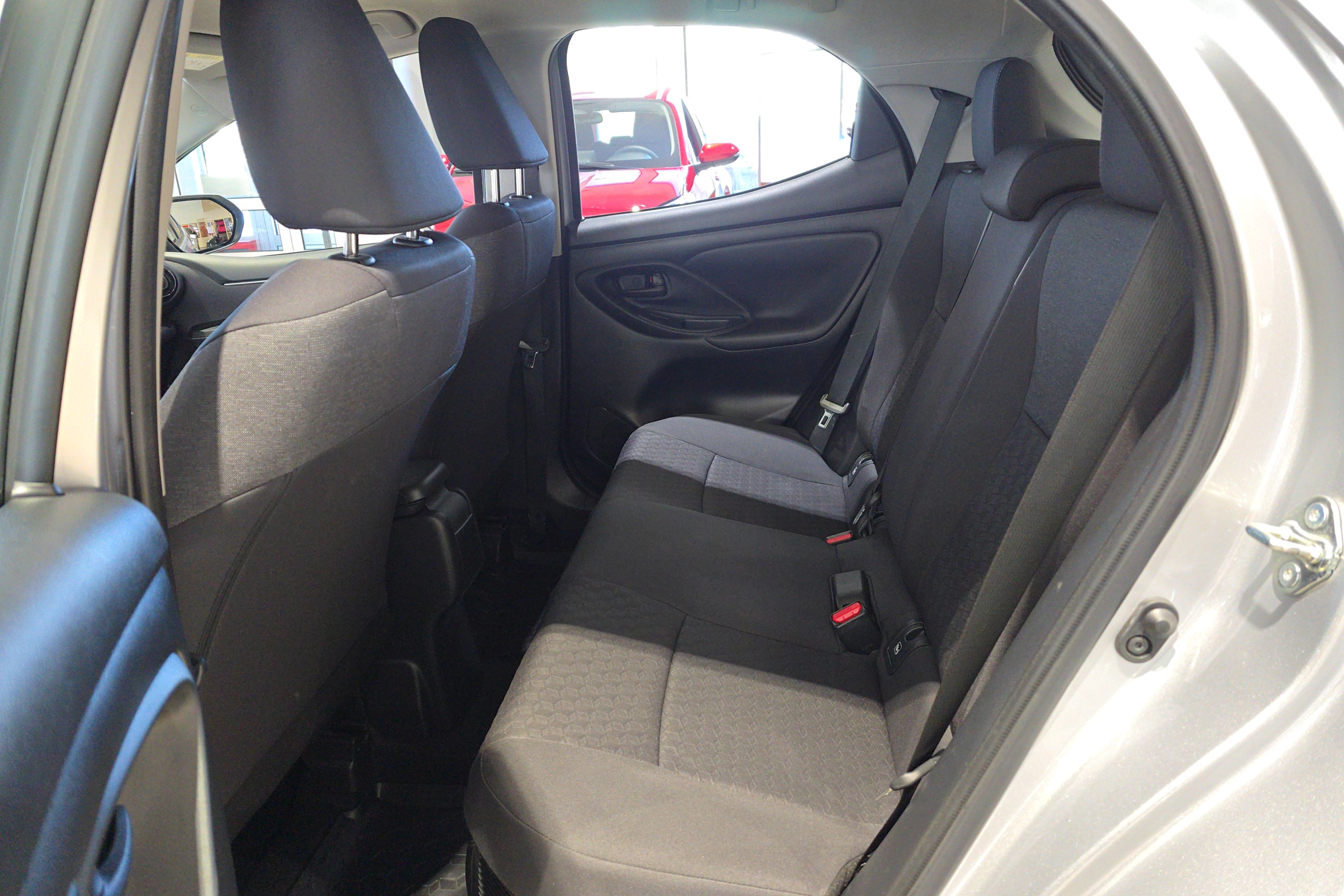 TOYOTA TOYOTA YARIS HYBRID 2023