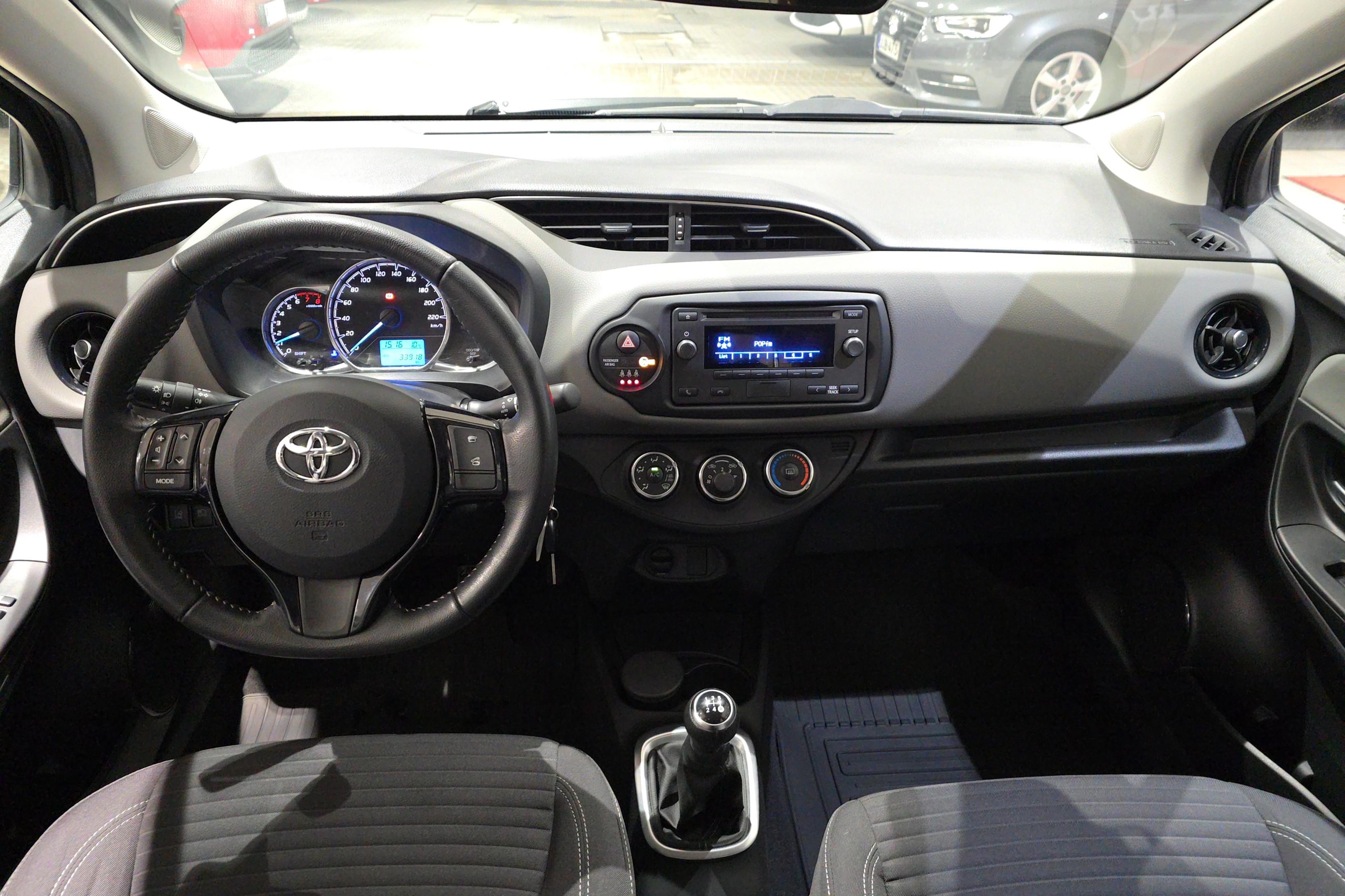 TOYOTA Yaris 2017