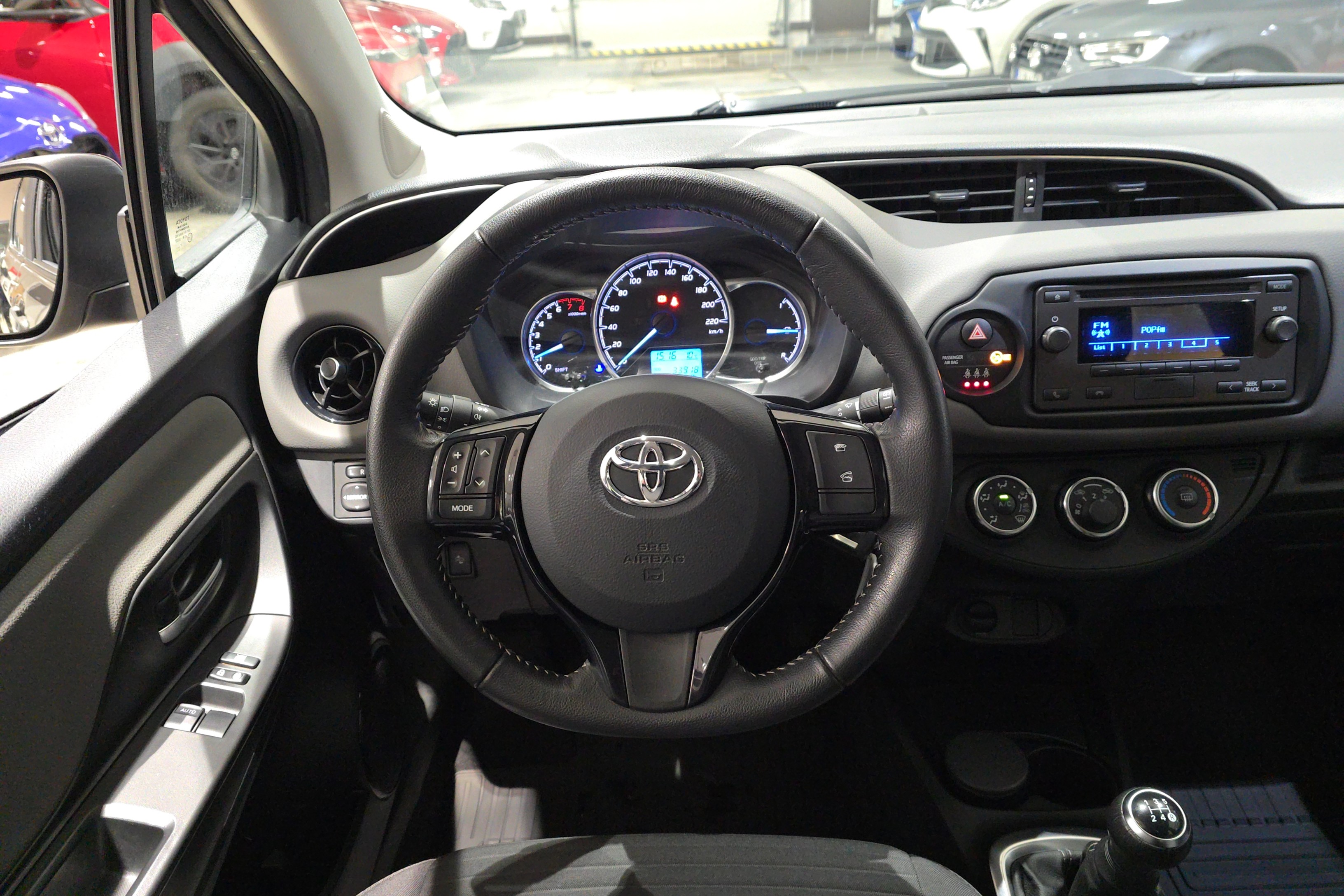 TOYOTA Yaris 2017