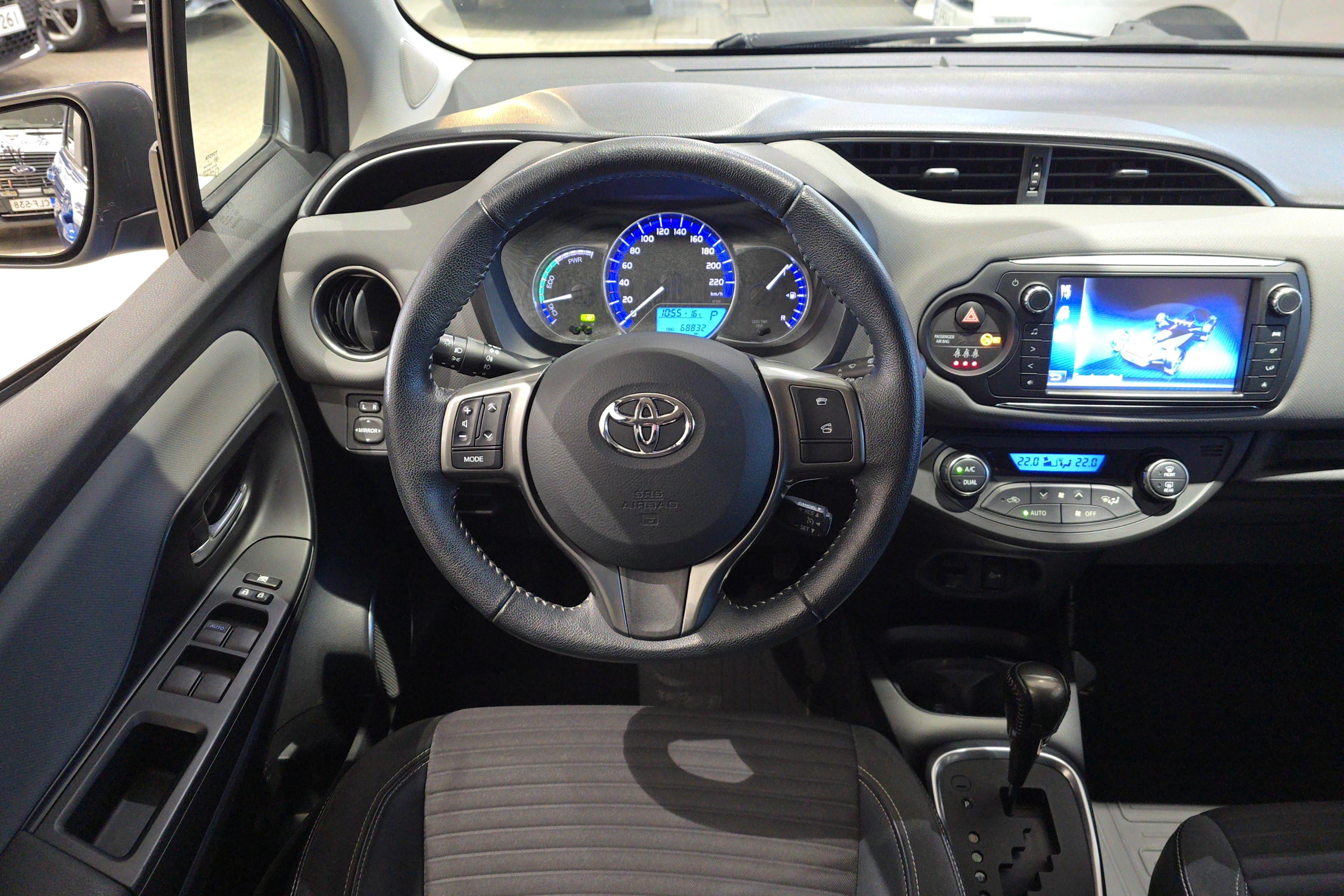 TOYOTA Yaris 2014