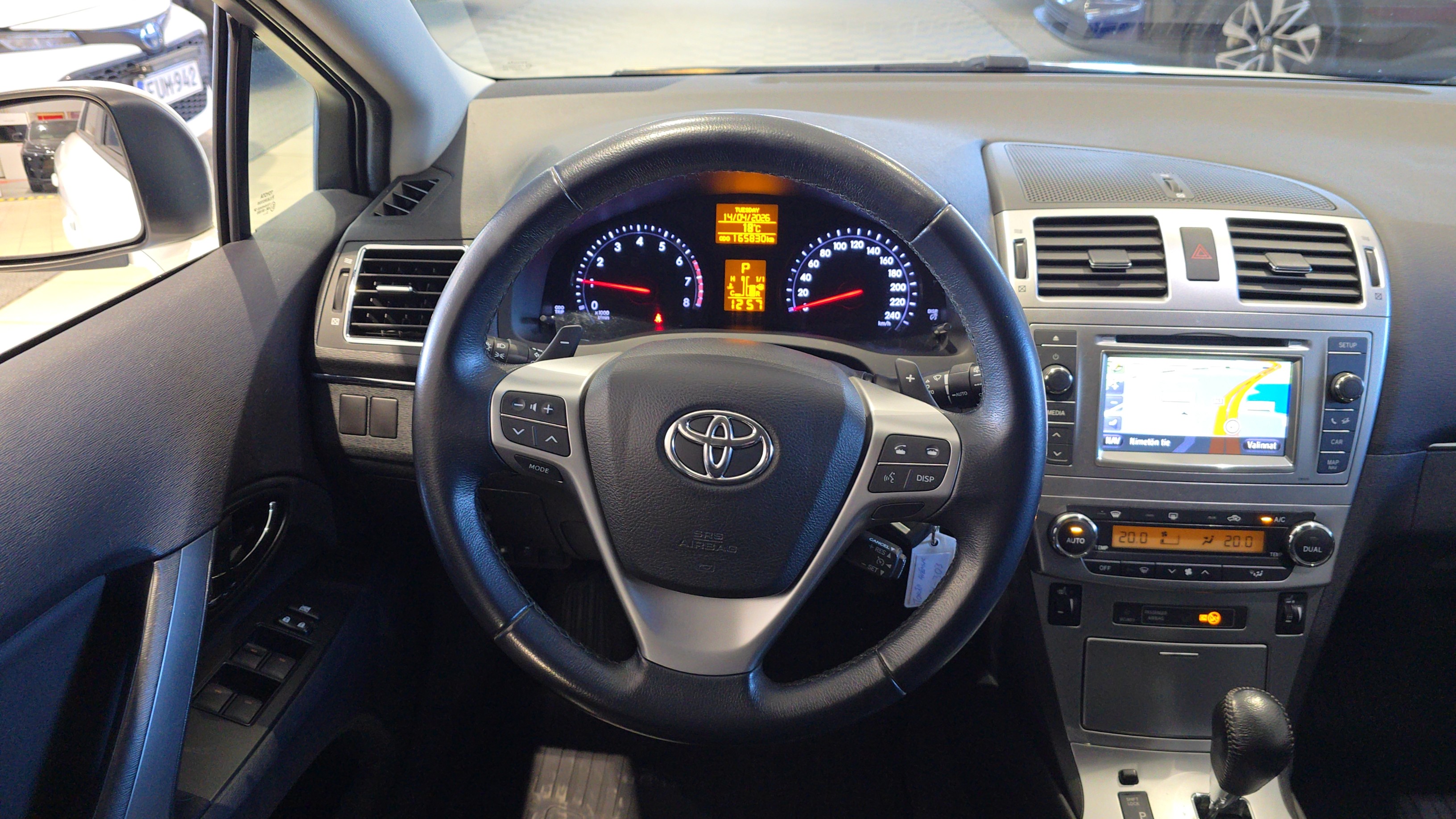 TOYOTA Avensis 2013
