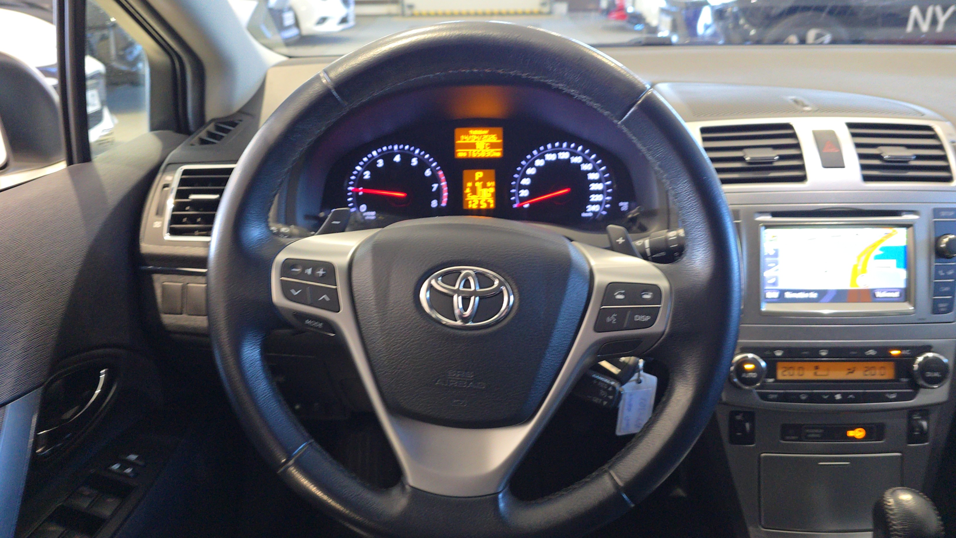 TOYOTA Avensis 2013