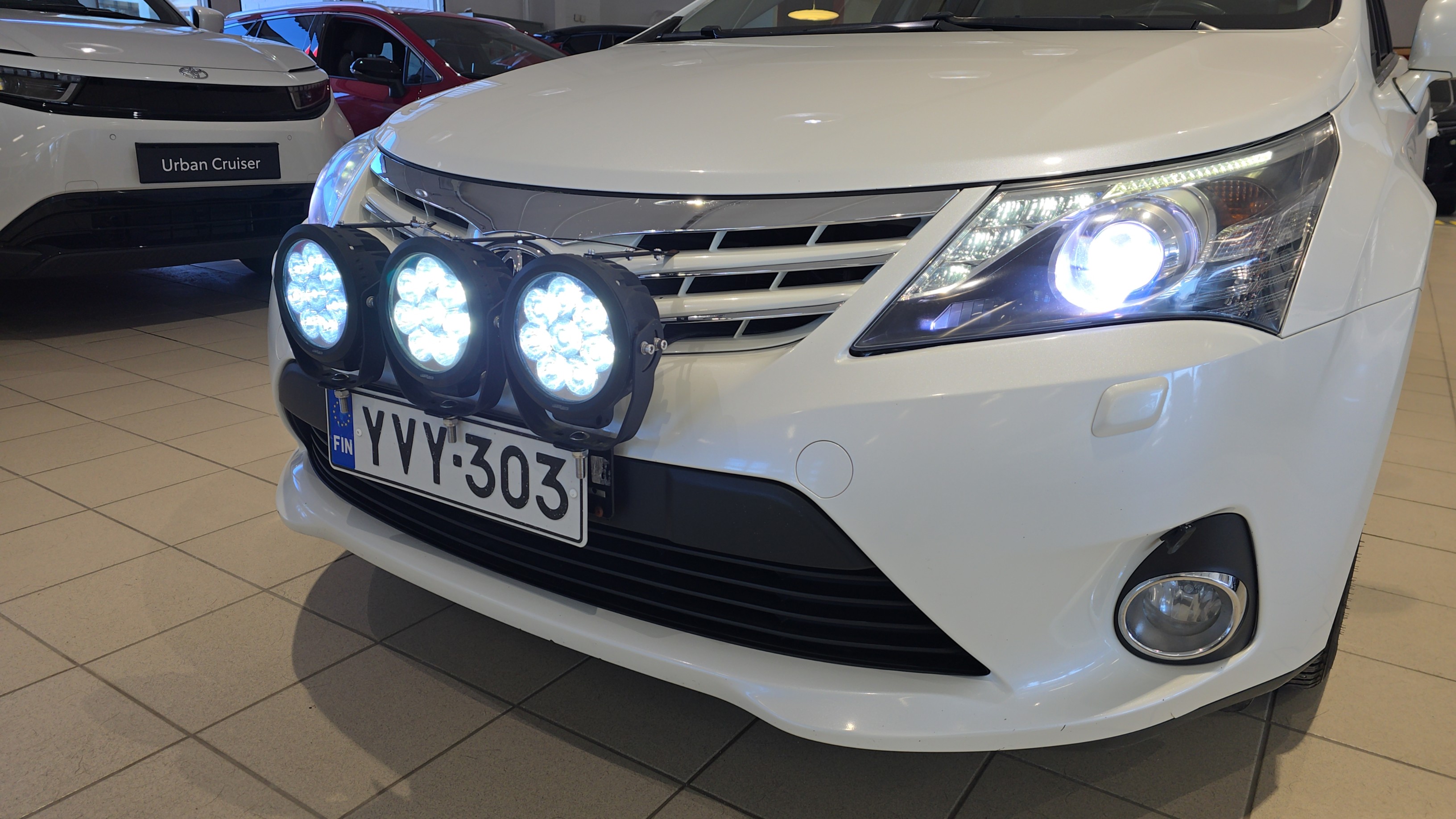 TOYOTA Avensis 2013