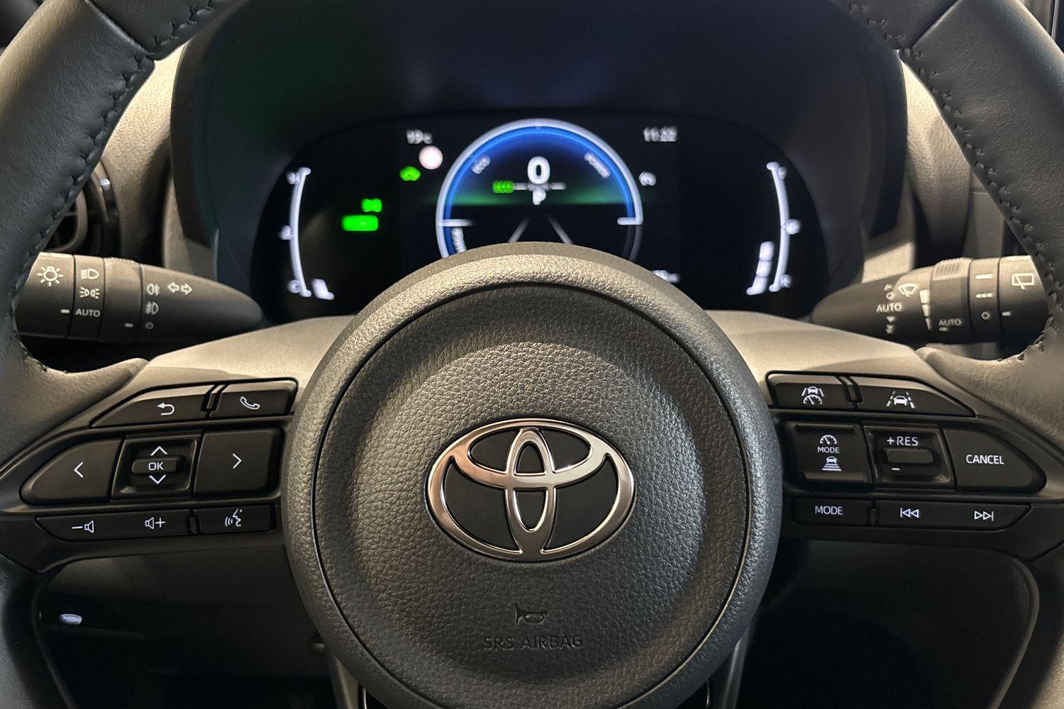 TOYOTA Yaris Cross 2025