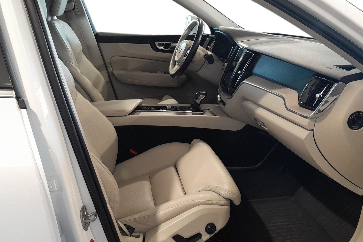 VOLVO XC60 2018