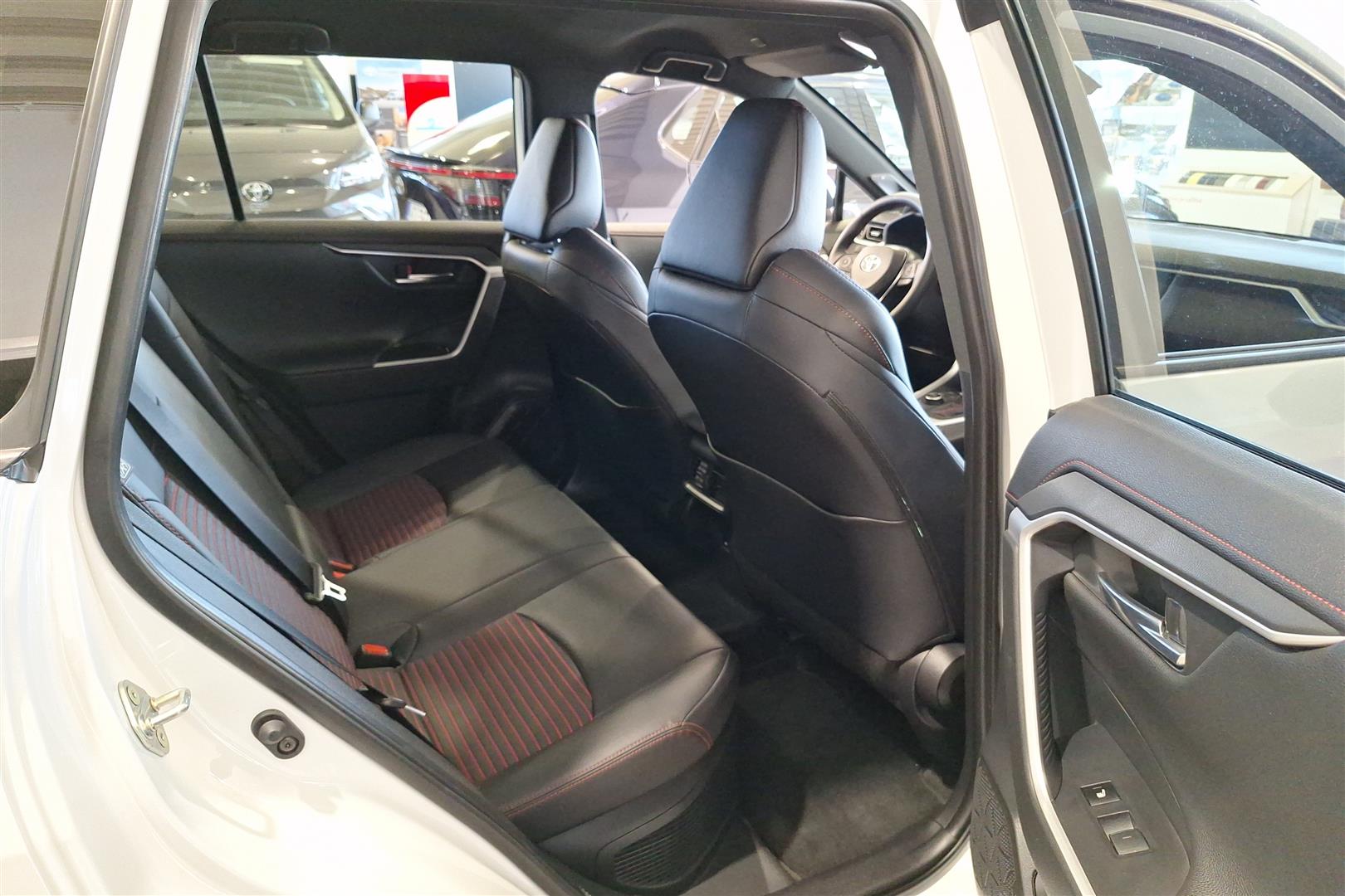 Toyota RAV4 Plug-in 2025