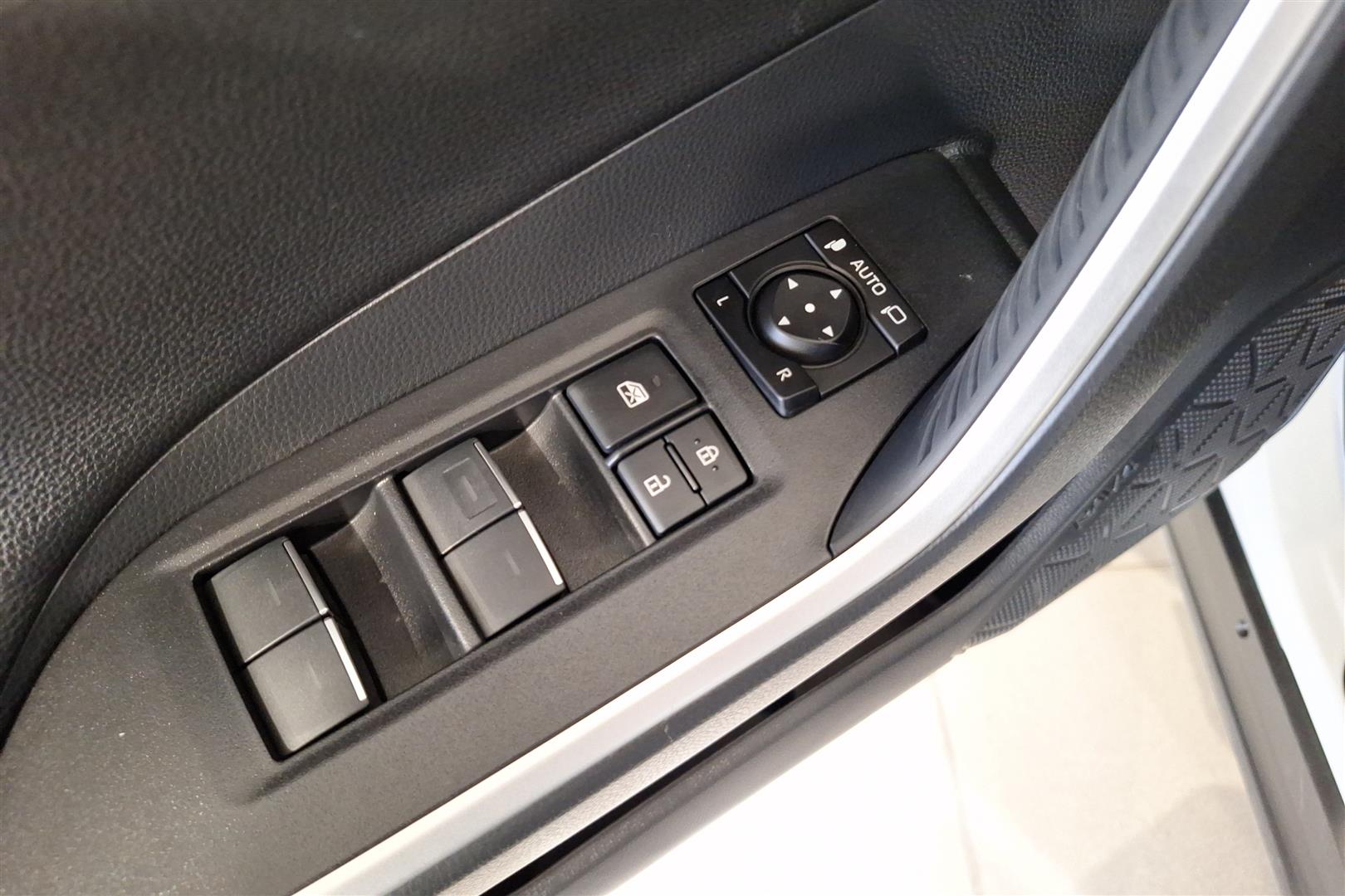 Toyota RAV4 Plug-in 2025