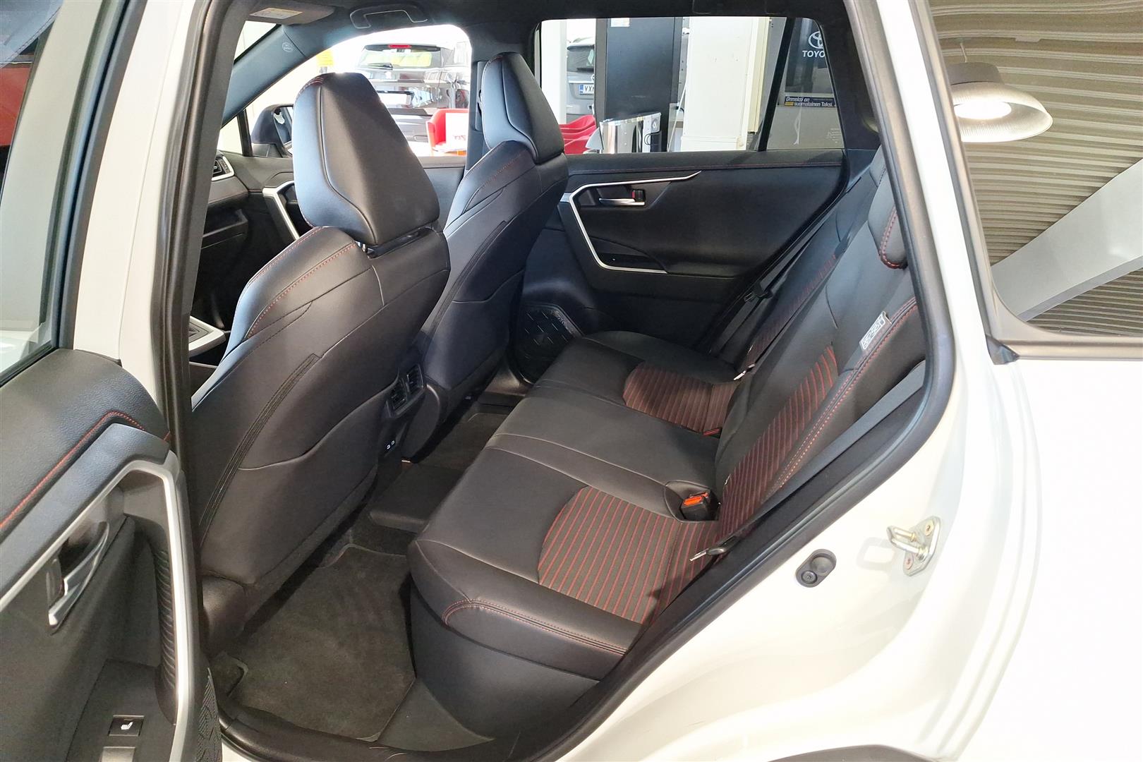 Toyota RAV4 Plug-in 2025