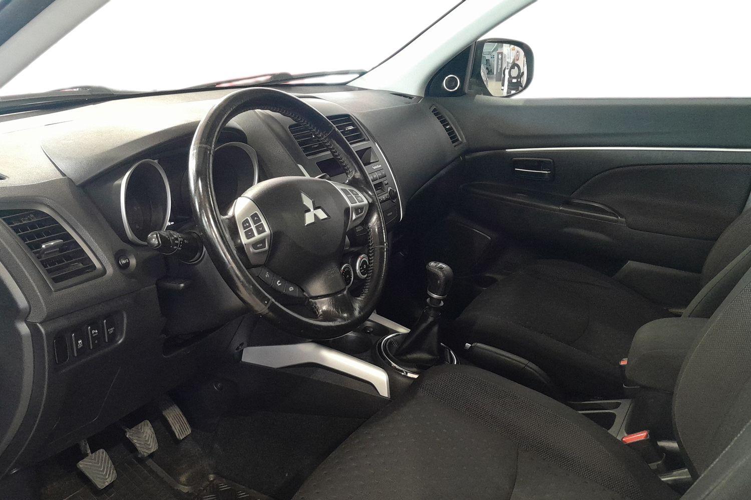 MITSUBISHI ASX 2011