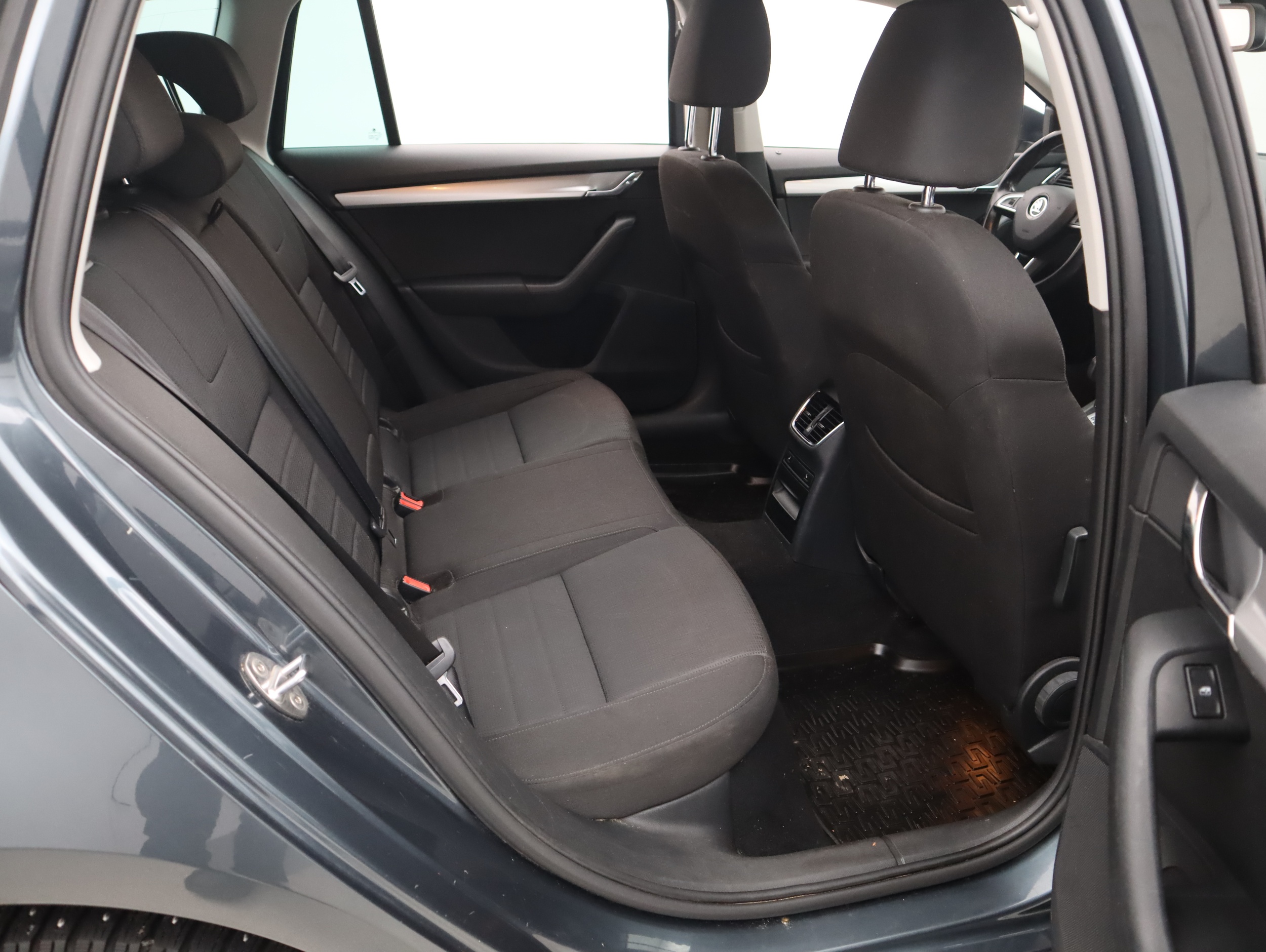 SKODA OCTAVIA 2016