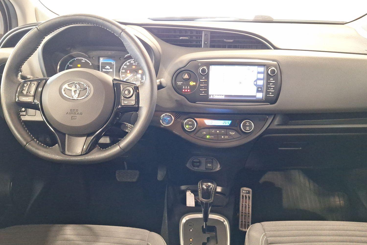TOYOTA Yaris 2017