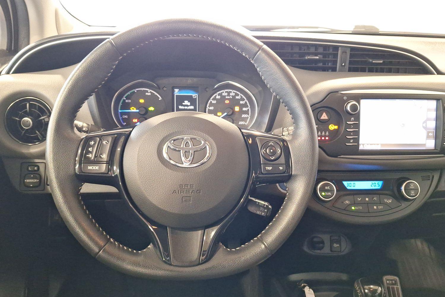 TOYOTA Yaris 2017