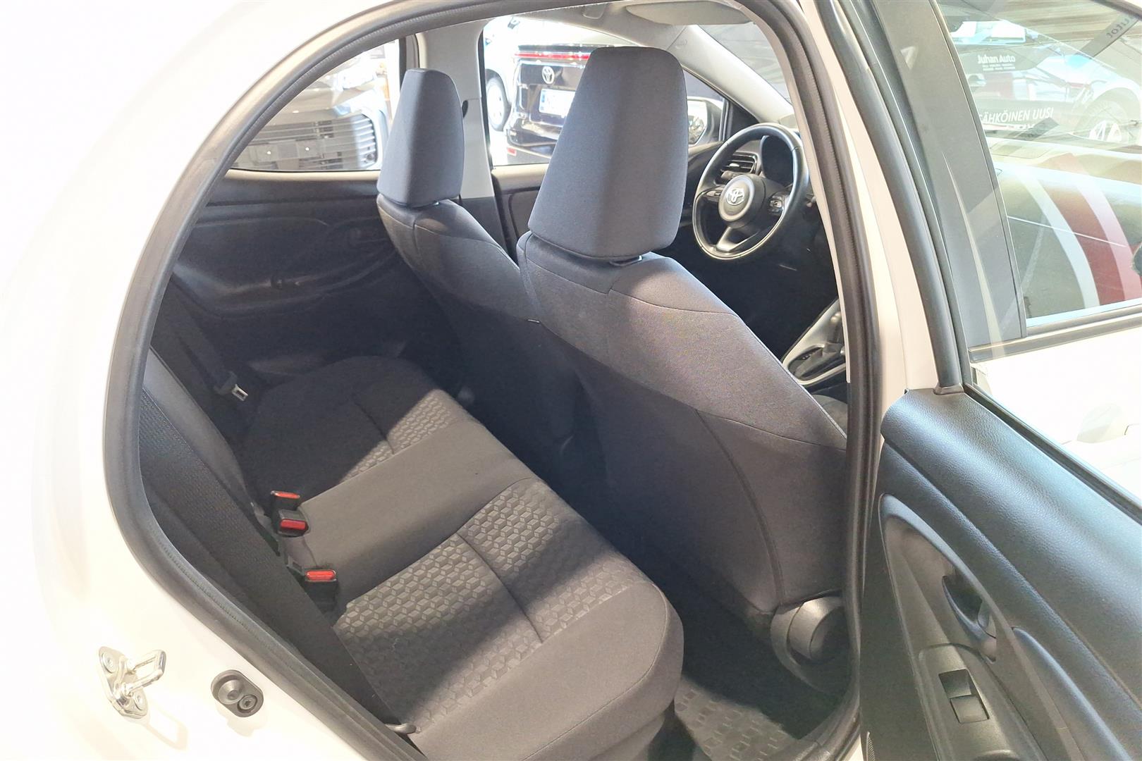 TOYOTA Yaris 2023