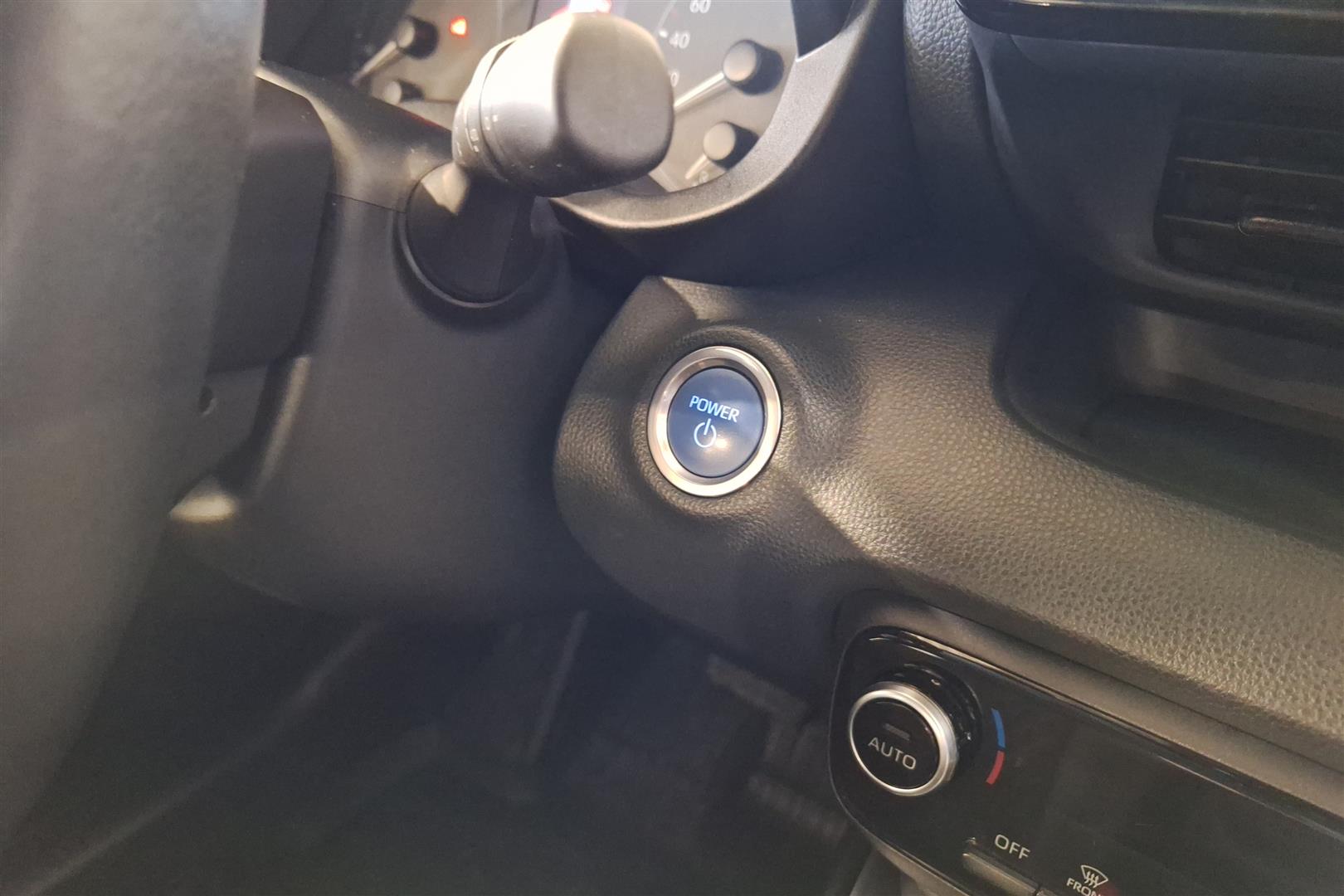 TOYOTA Yaris 2023