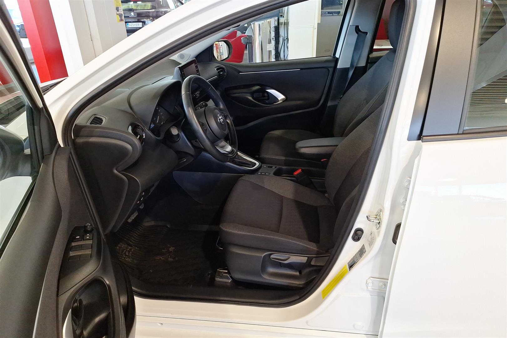 TOYOTA Yaris 2023