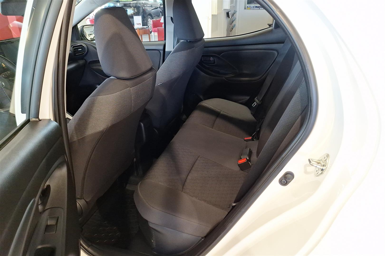 TOYOTA Yaris 2023