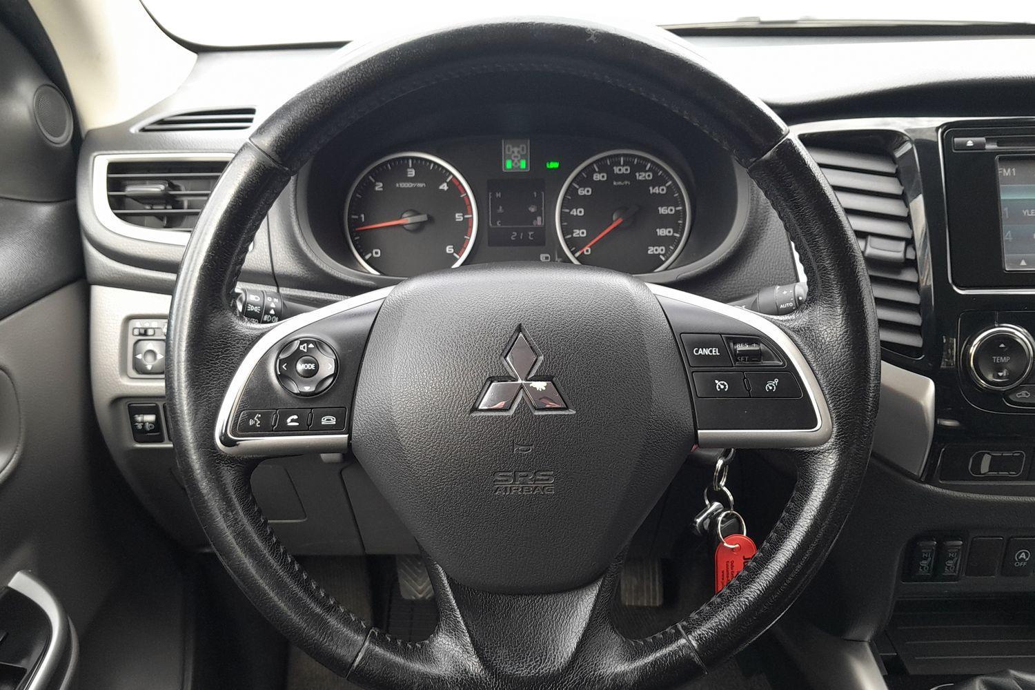 MITSUBISHI L200 2015