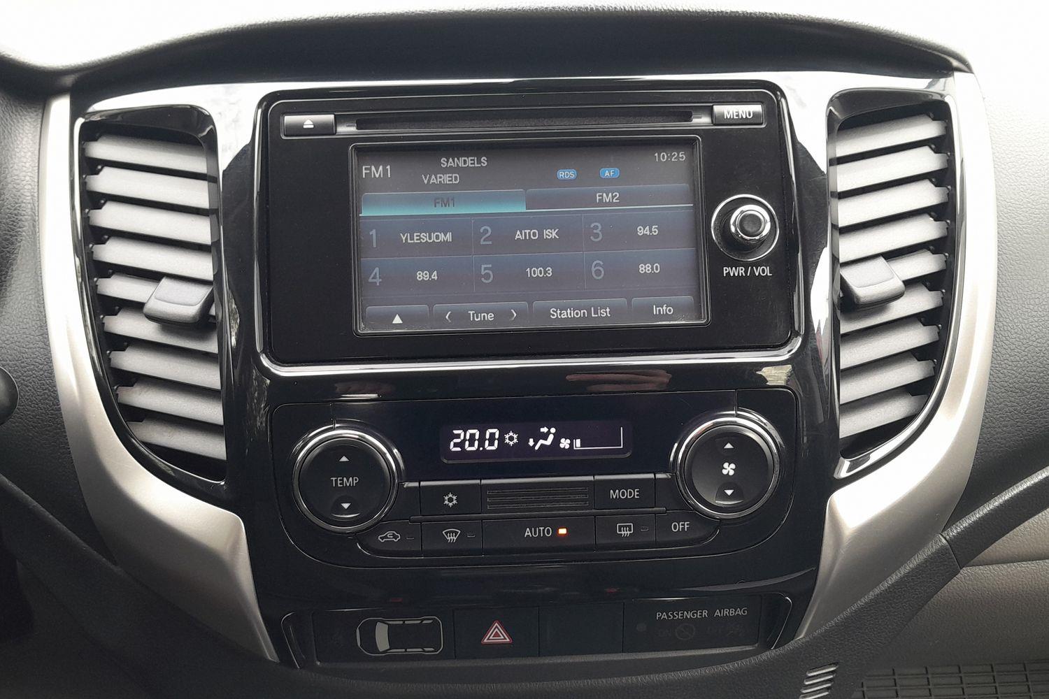 MITSUBISHI L200 2015