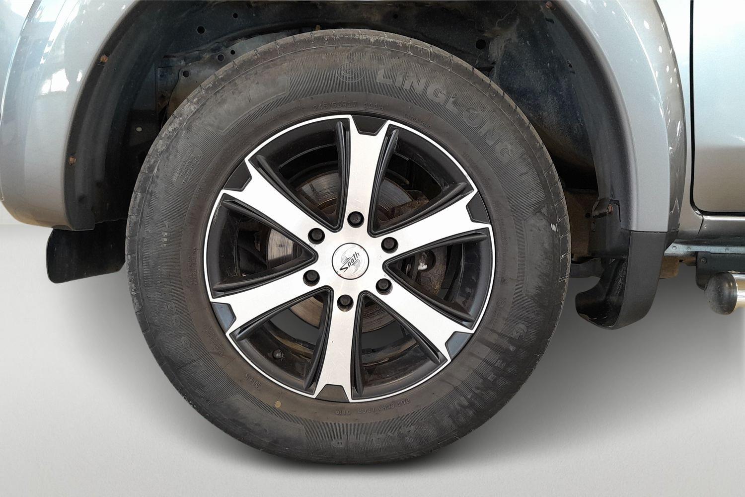 MITSUBISHI L200 2015