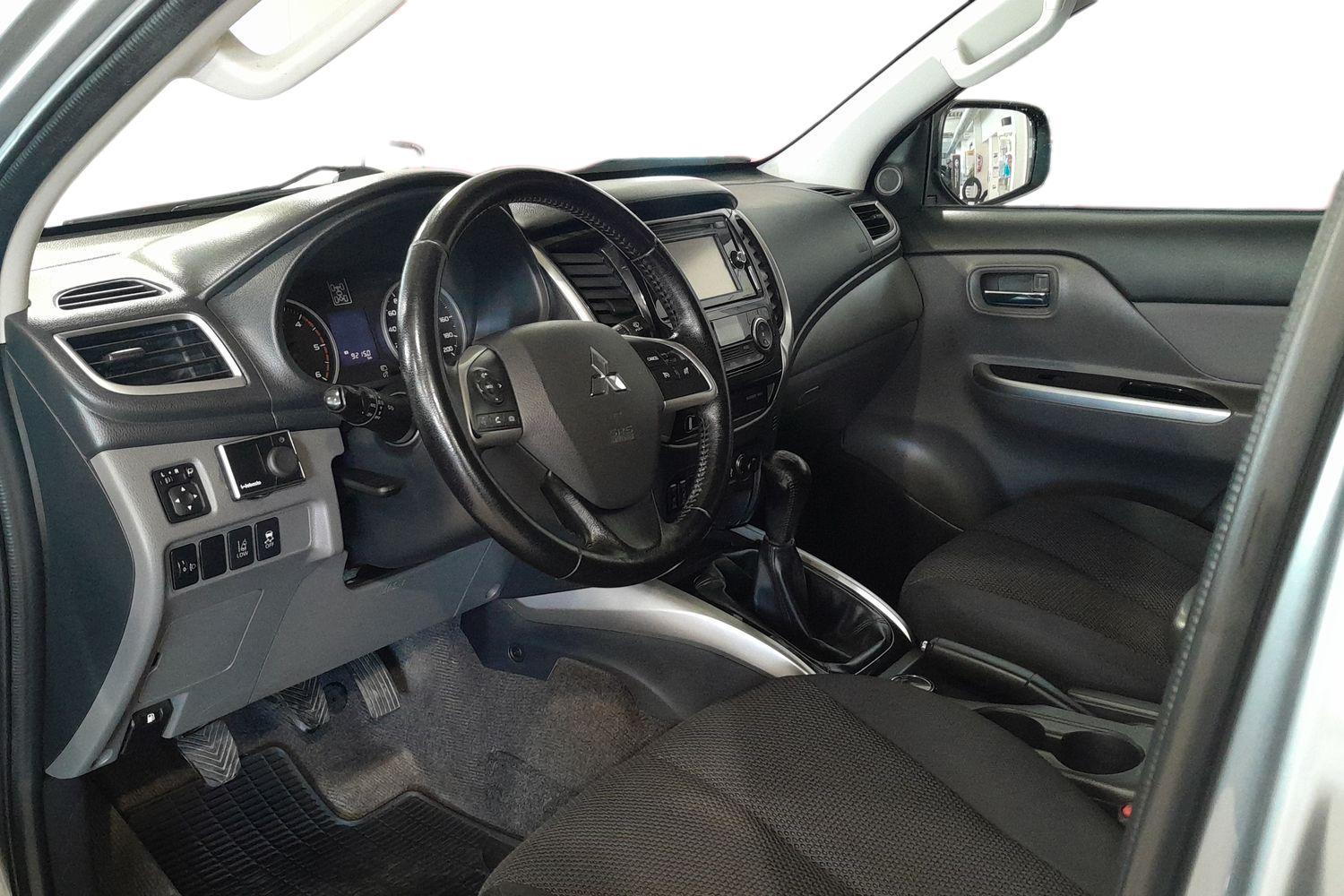 MITSUBISHI L200 2015