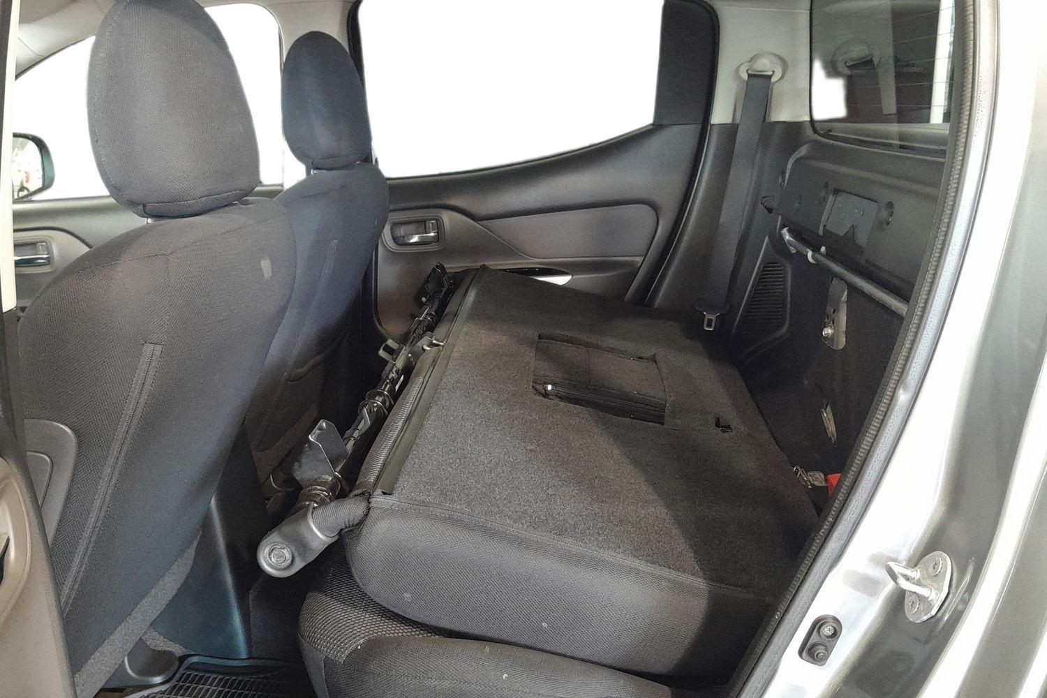 MITSUBISHI L200 2015