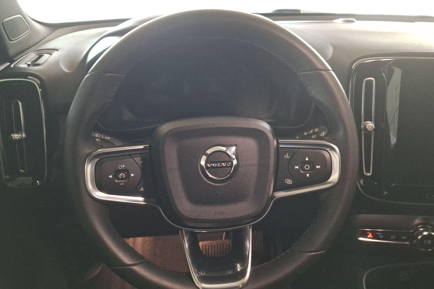 VOLVO XC40 2023