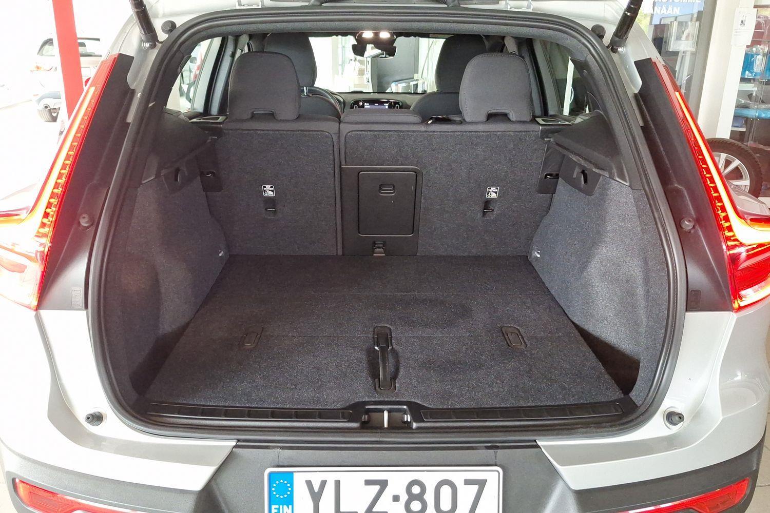 VOLVO XC40 2023