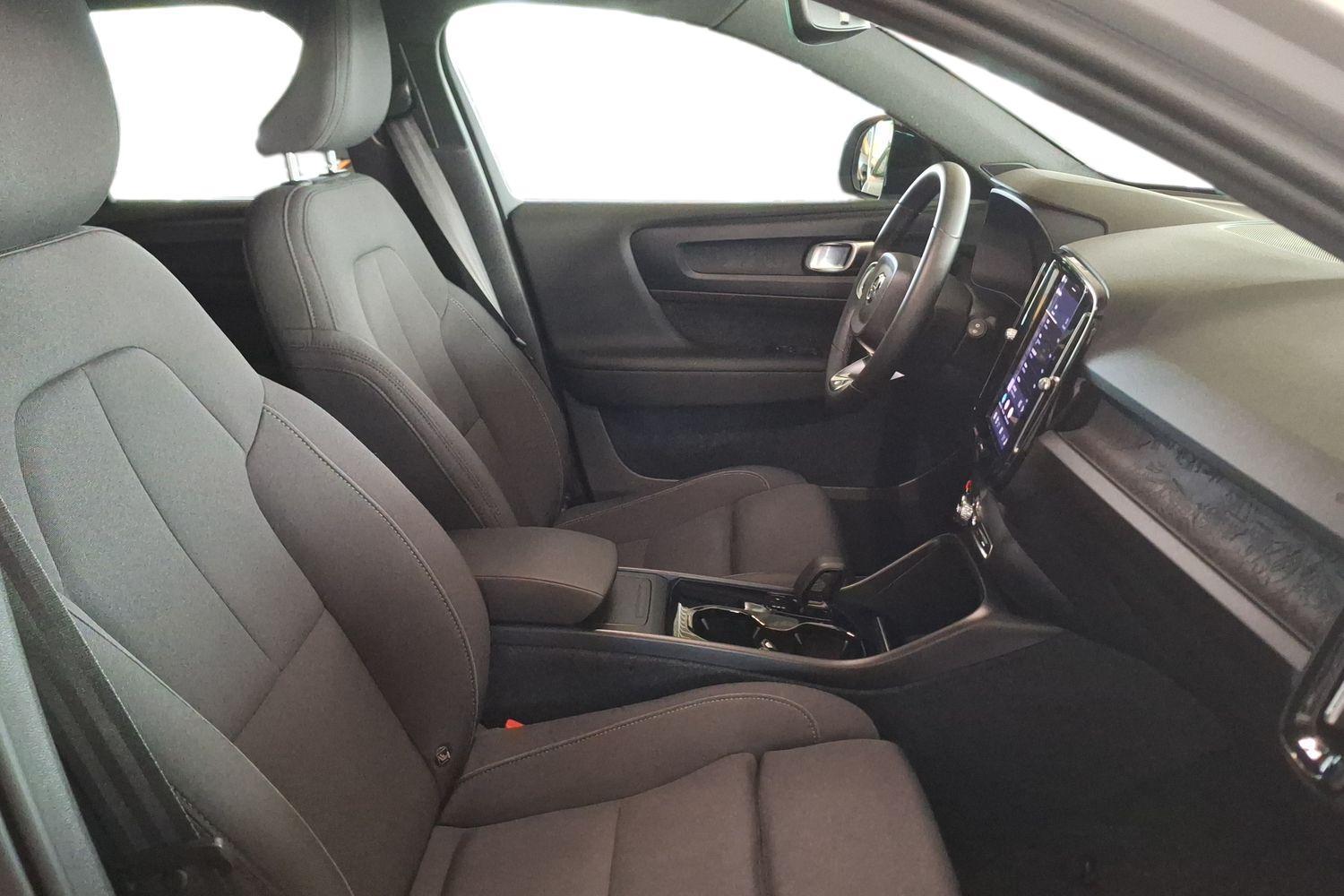 VOLVO XC40 2023