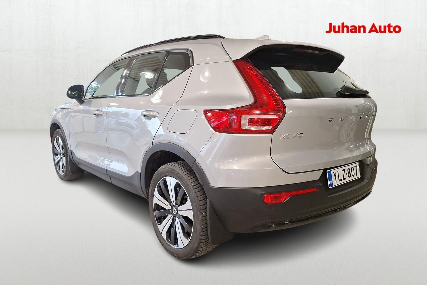 VOLVO XC40 2023