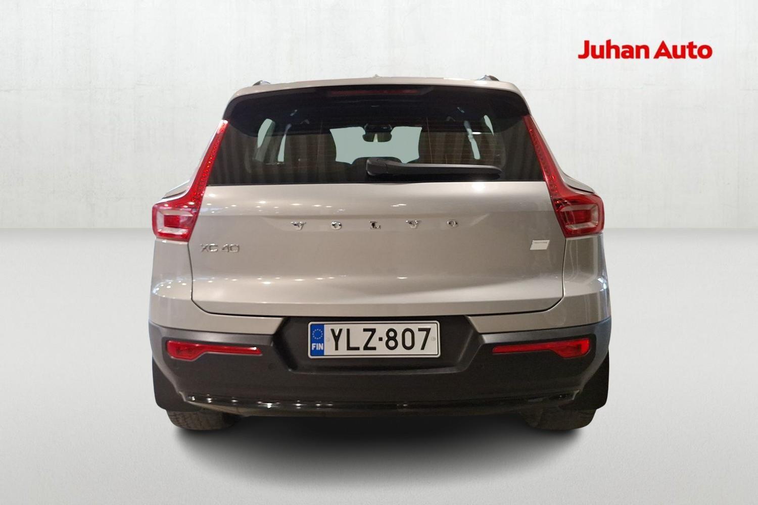 VOLVO XC40 2023