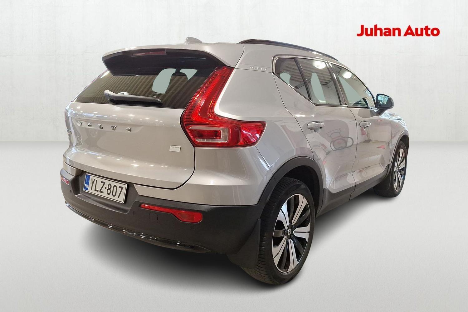 VOLVO XC40 2023