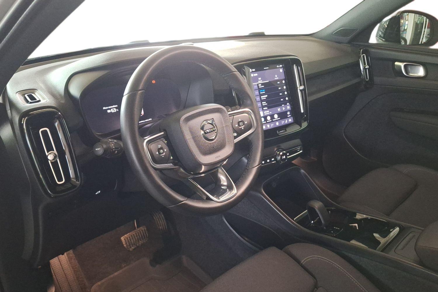 VOLVO XC40 2023