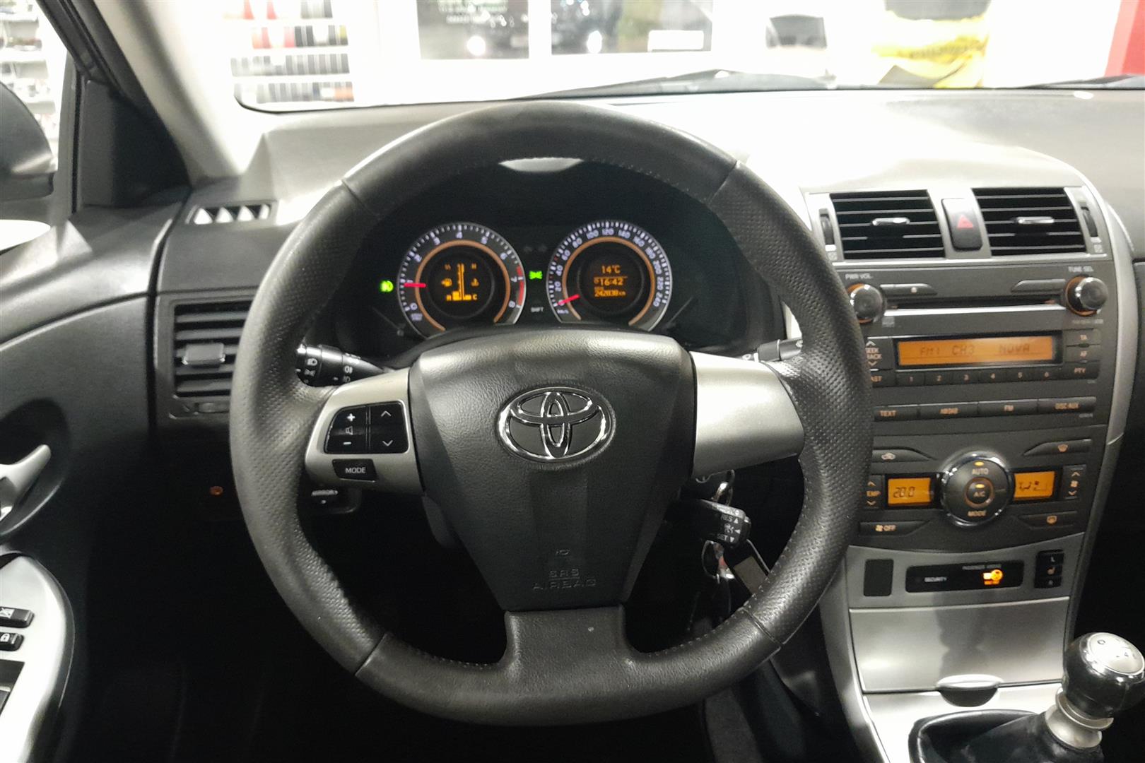 TOYOTA Corolla 2011