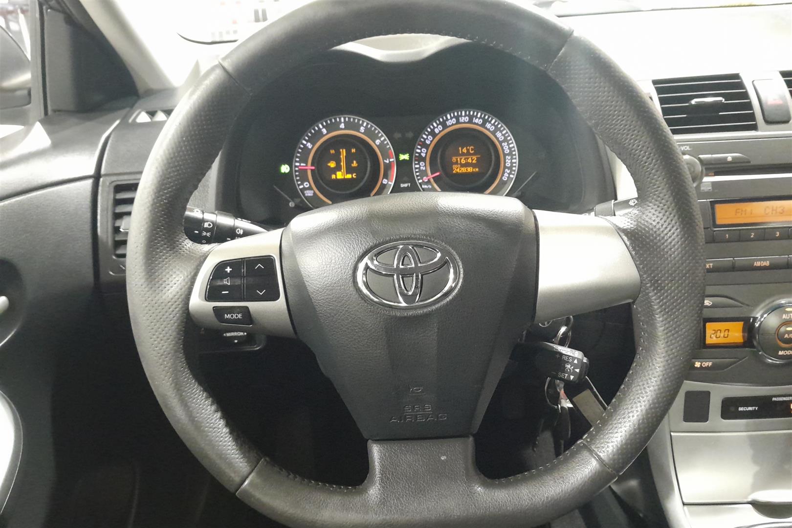 TOYOTA Corolla 2011