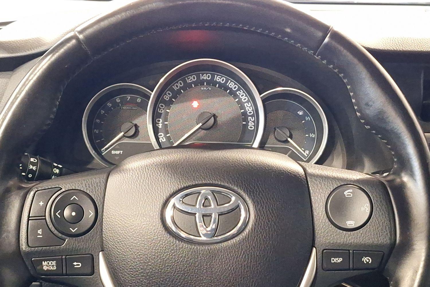 TOYOTA Auris 2015