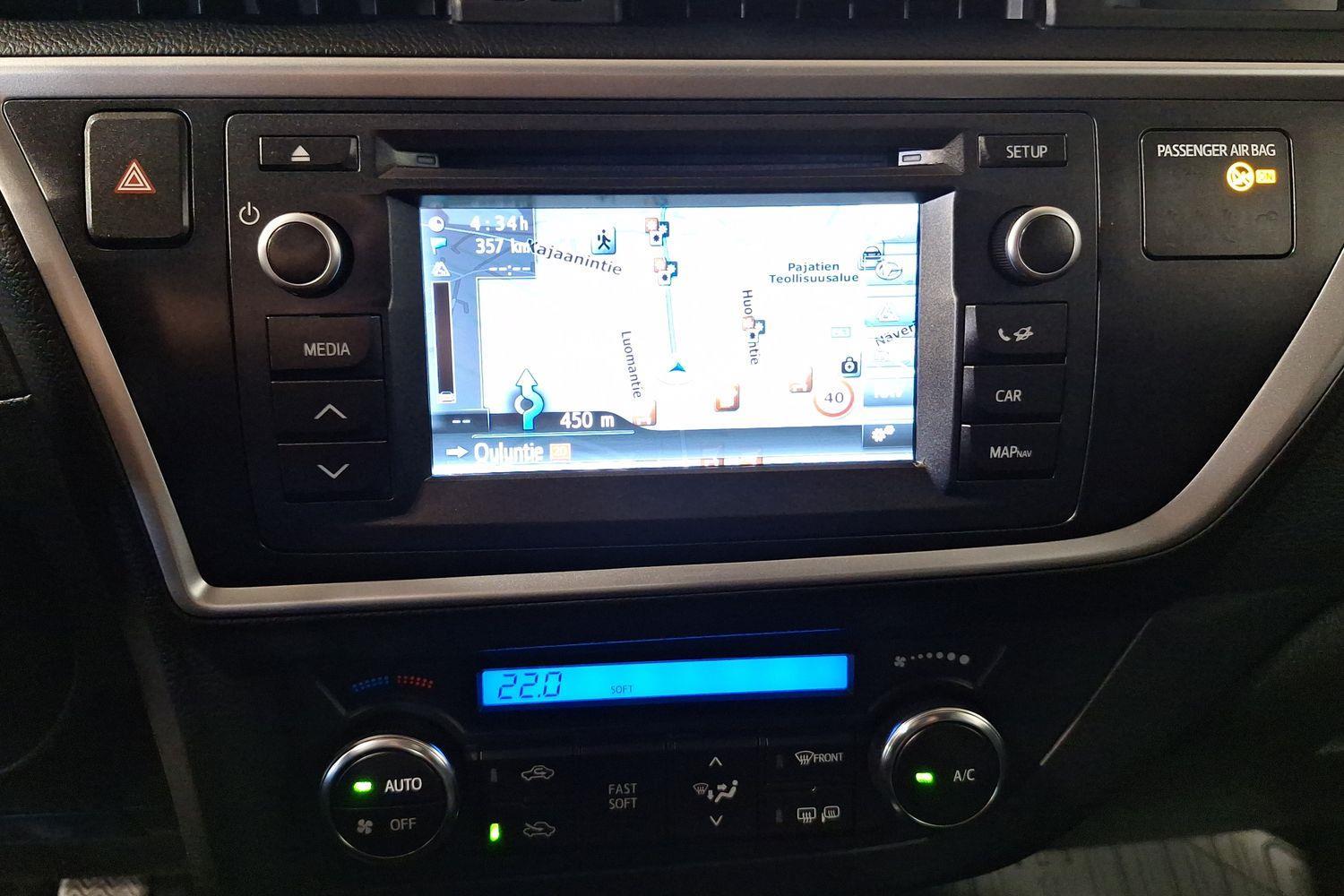 TOYOTA Auris 2015